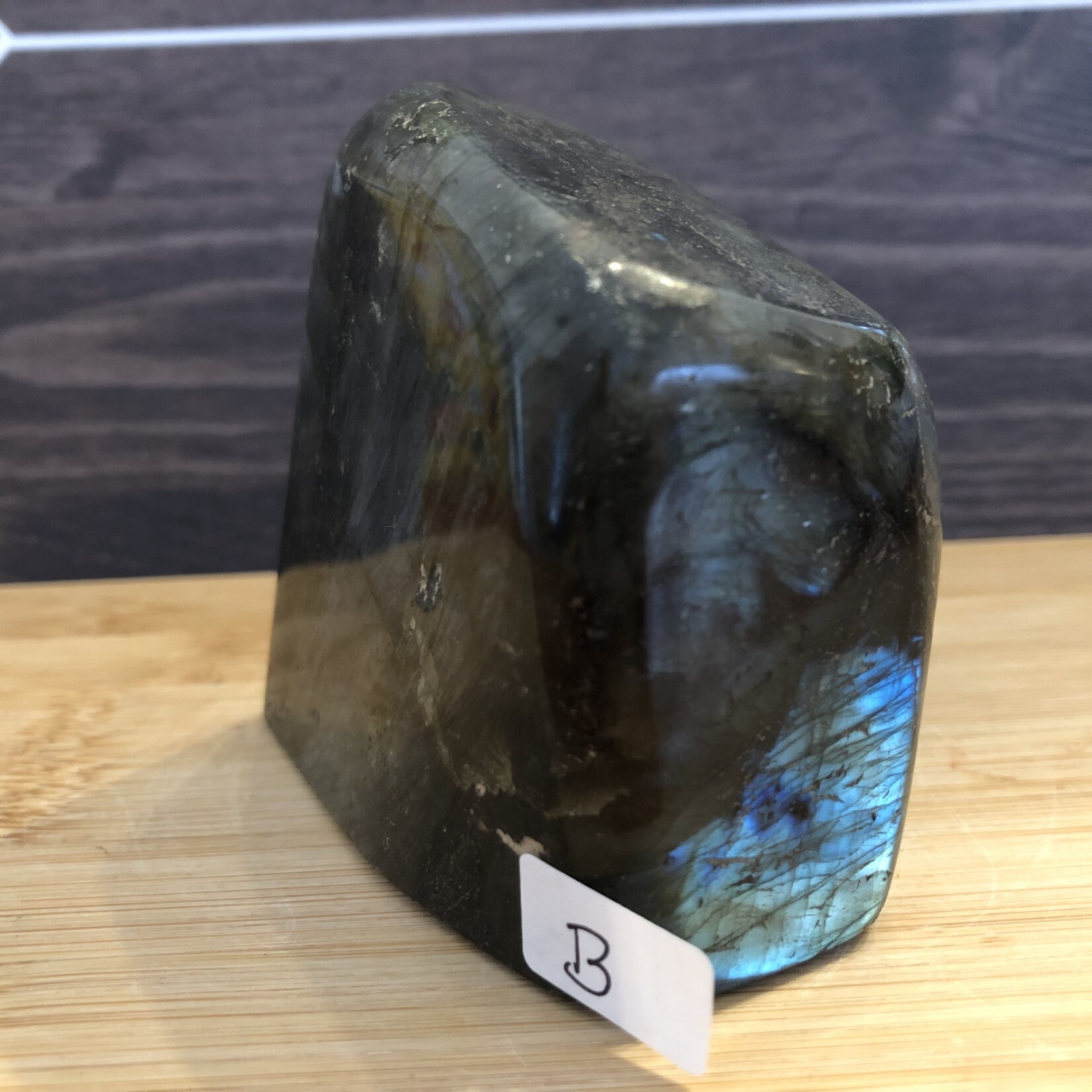 Forme Libre de Labradorite avec Reflets Bleus – Pierre de Guérison Émotionnelle
