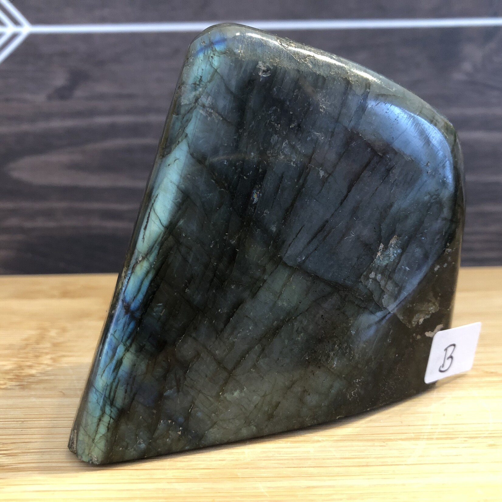 Forme Libre de Labradorite avec Reflets Bleus – Pierre de Guérison Émotionnelle