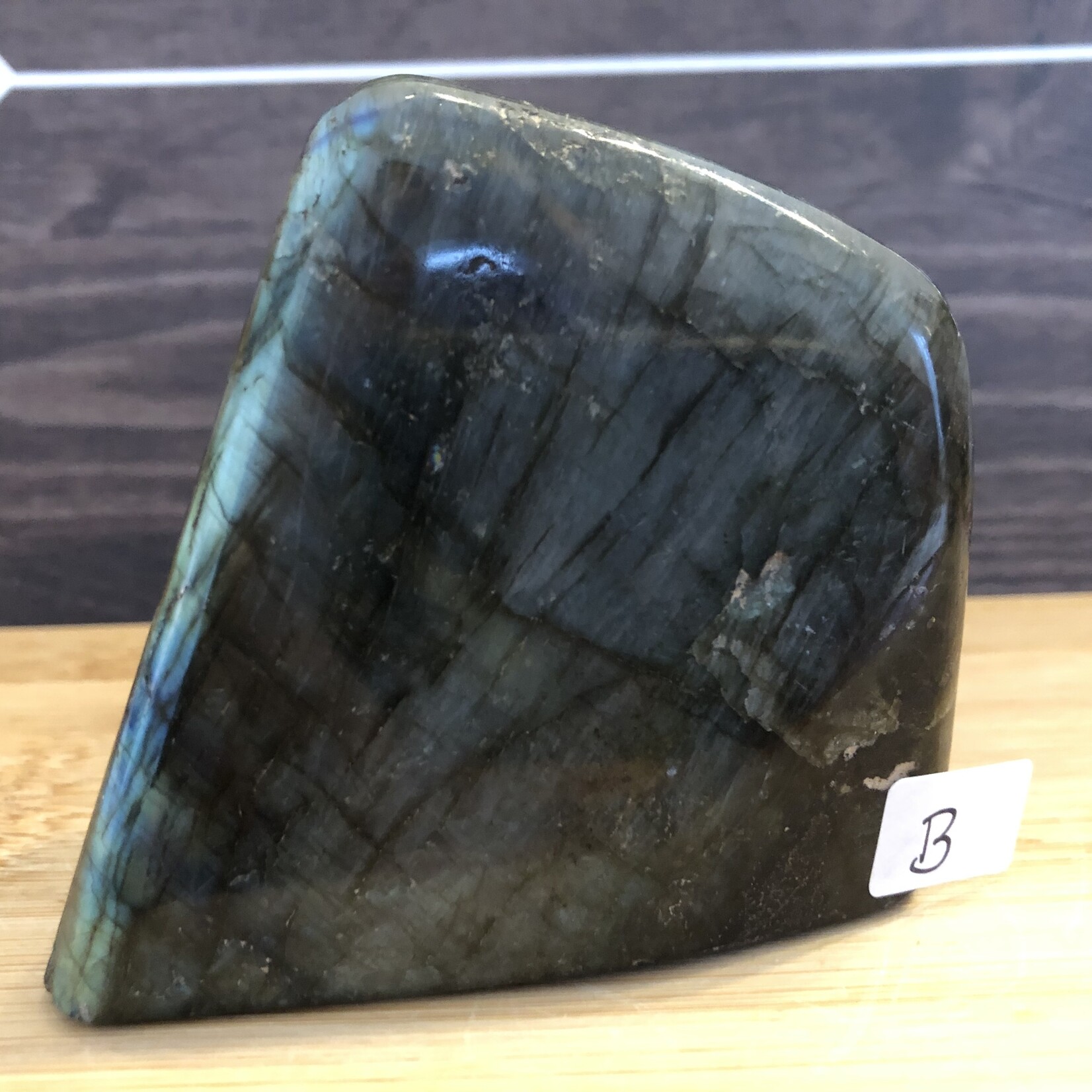 Forme Libre de Labradorite avec Reflets Bleus – Pierre de Guérison Émotionnelle