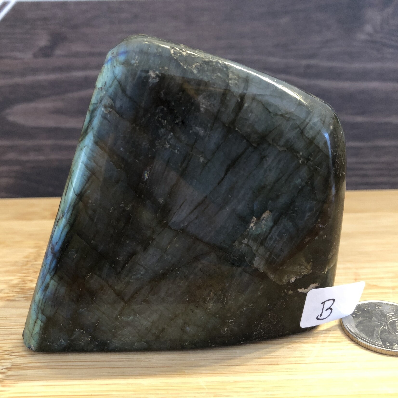 Forme Libre de Labradorite avec Reflets Bleus – Pierre de Guérison Émotionnelle