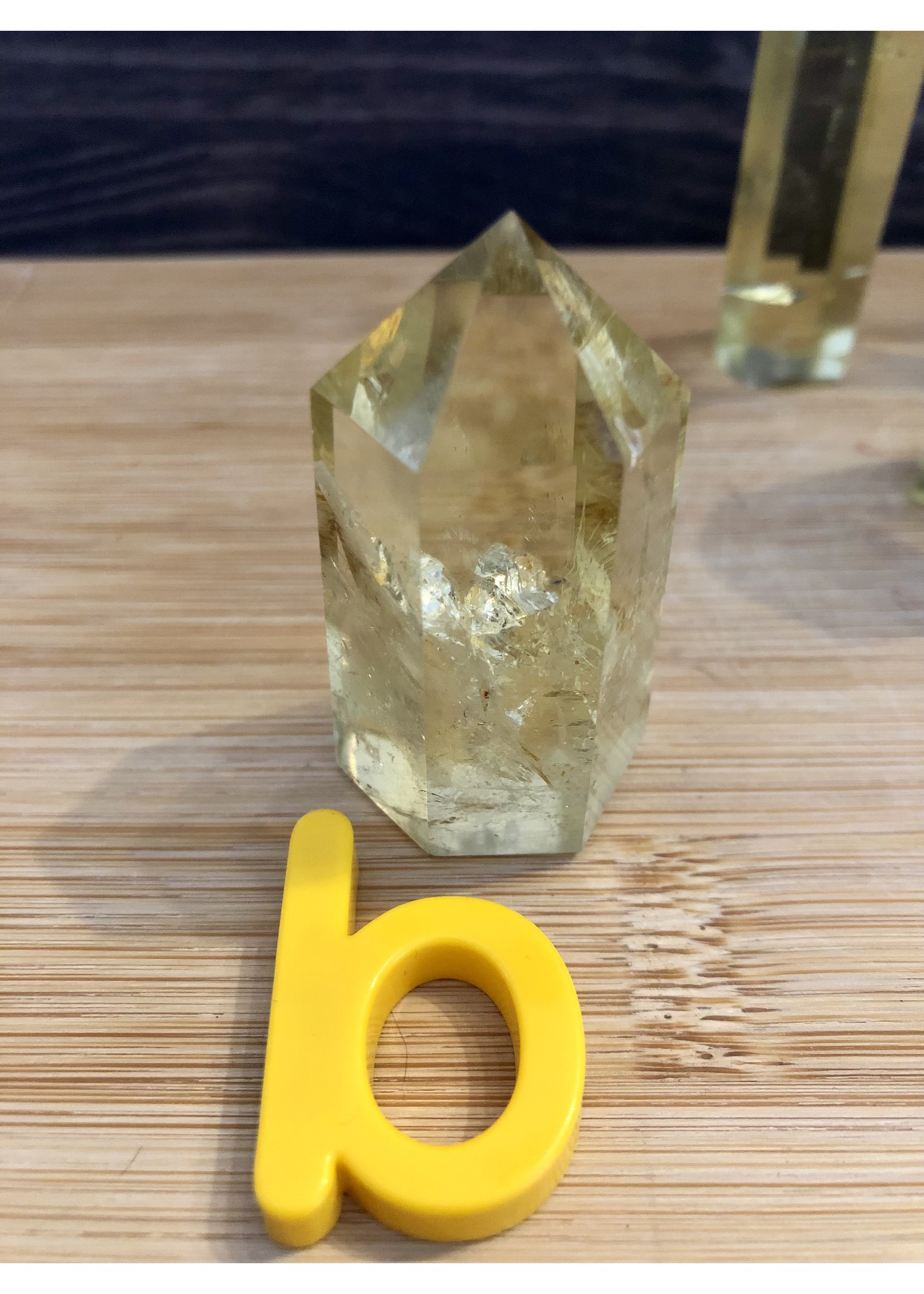 natural citrine tower, stone synonymous with money and wealth, brings a good vibration in your home