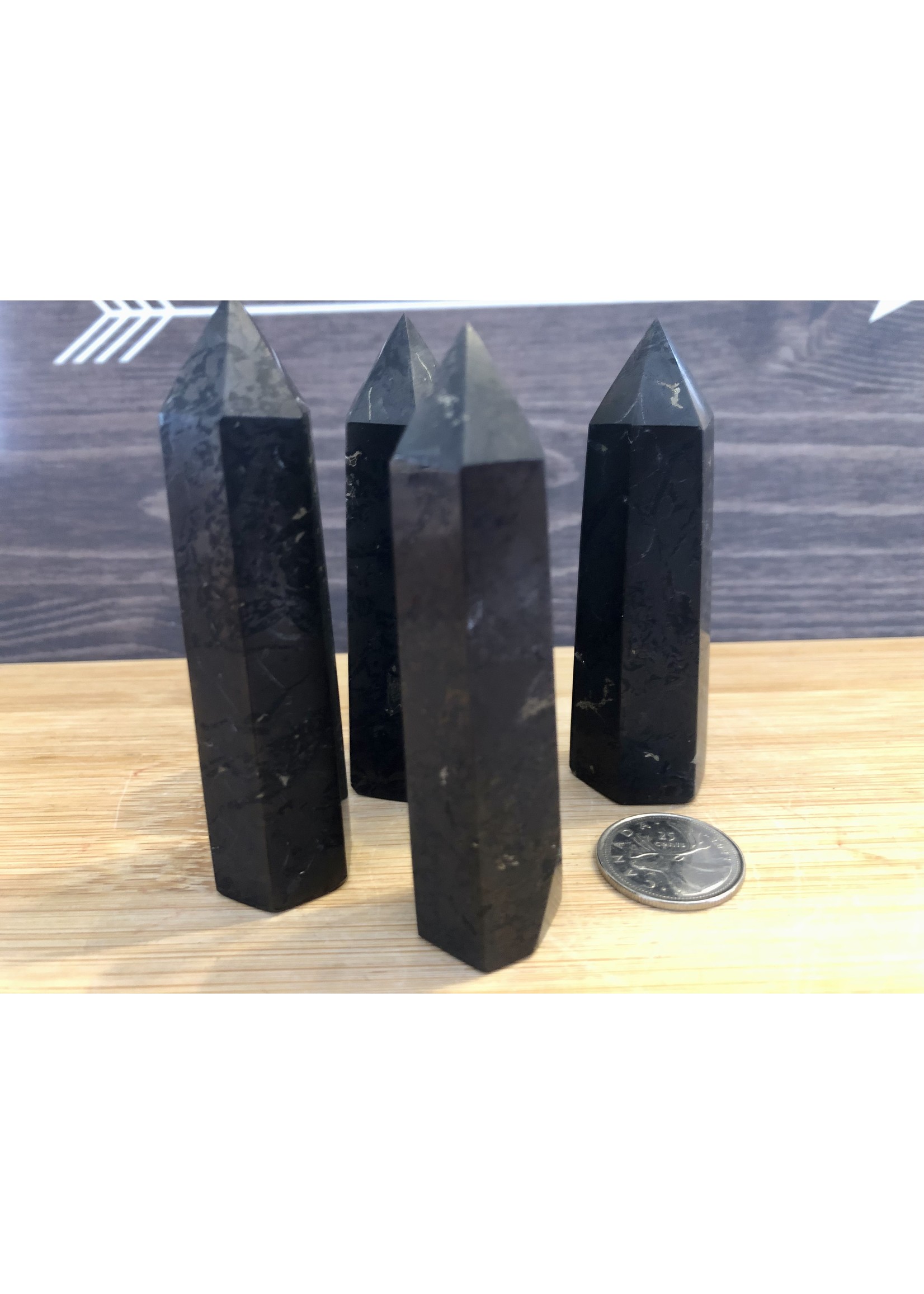 shungite naturelle tour, pierre noire qui a une capacité unique remarquable, neutralise perturbations électromagnétiques nocives pour santé
