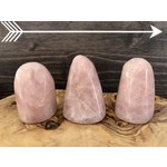 cristal de forme libre de quartz rose naturel