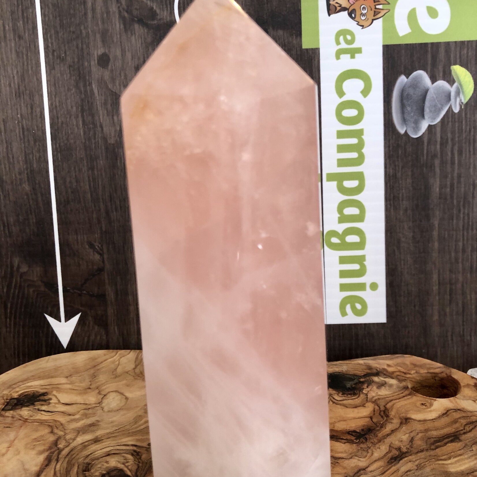 large quartz rose tour, le cristal rose représente l'amour universel