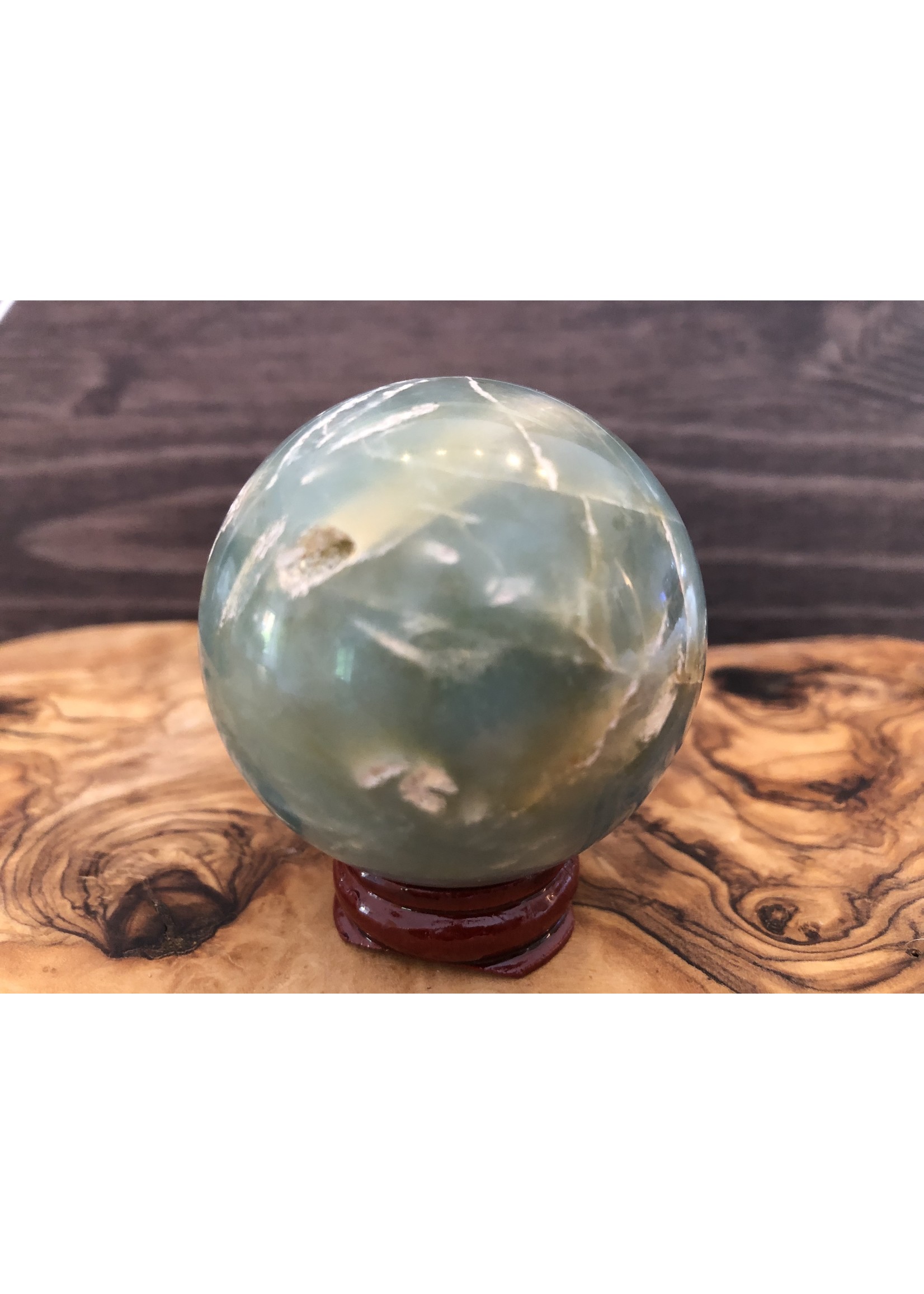 large calcite caraïbe sphère, ressemble à un globe terrestre,  purifie et aligne les chakras, équilibre les énergies yin et yang