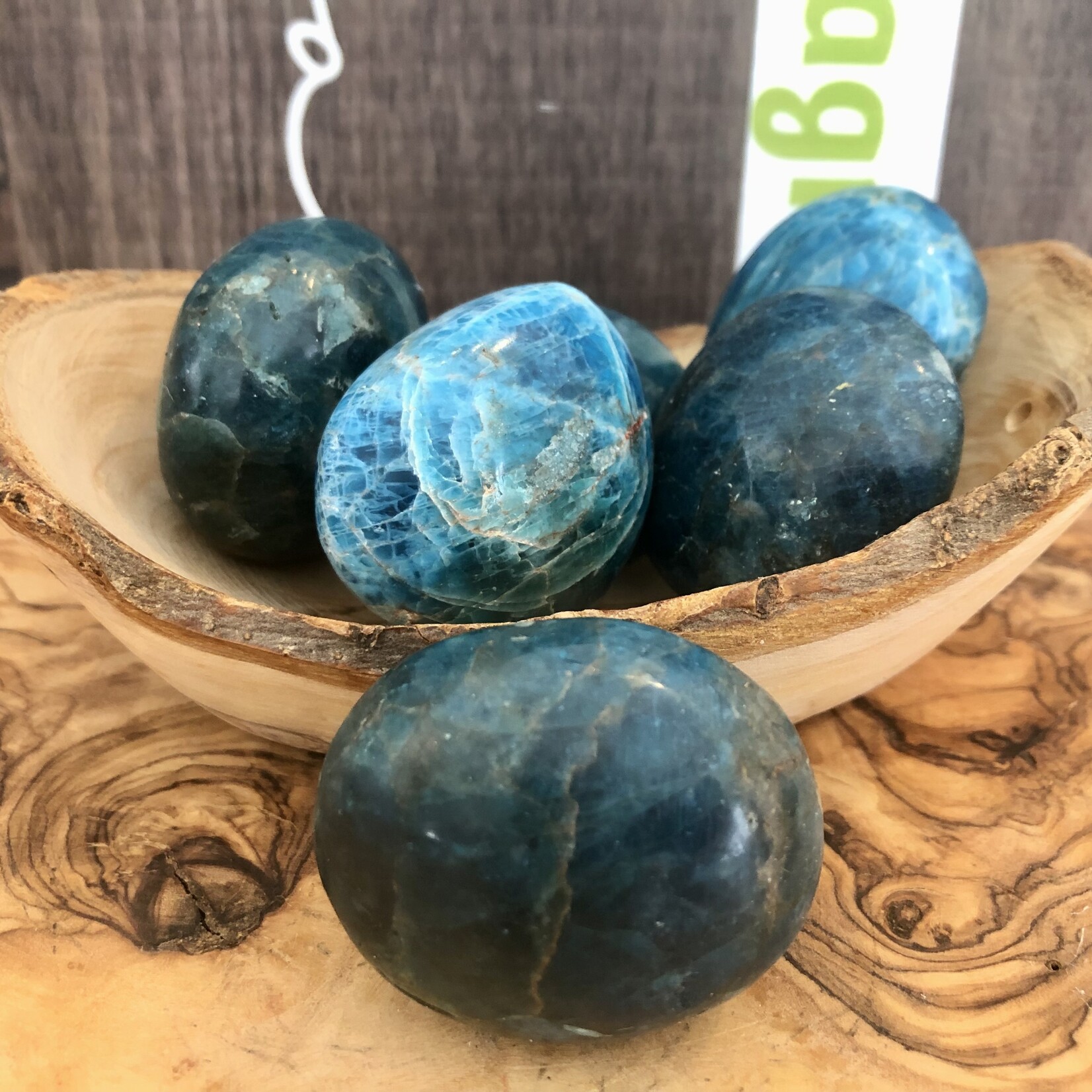 large apatite pierre roulée, choix de couleur foncée ou pâle, utilisé pour faciliter la communication et l'expression de soi