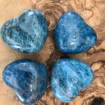 Cœur Bombé d'Apatite Bleue Radieuse