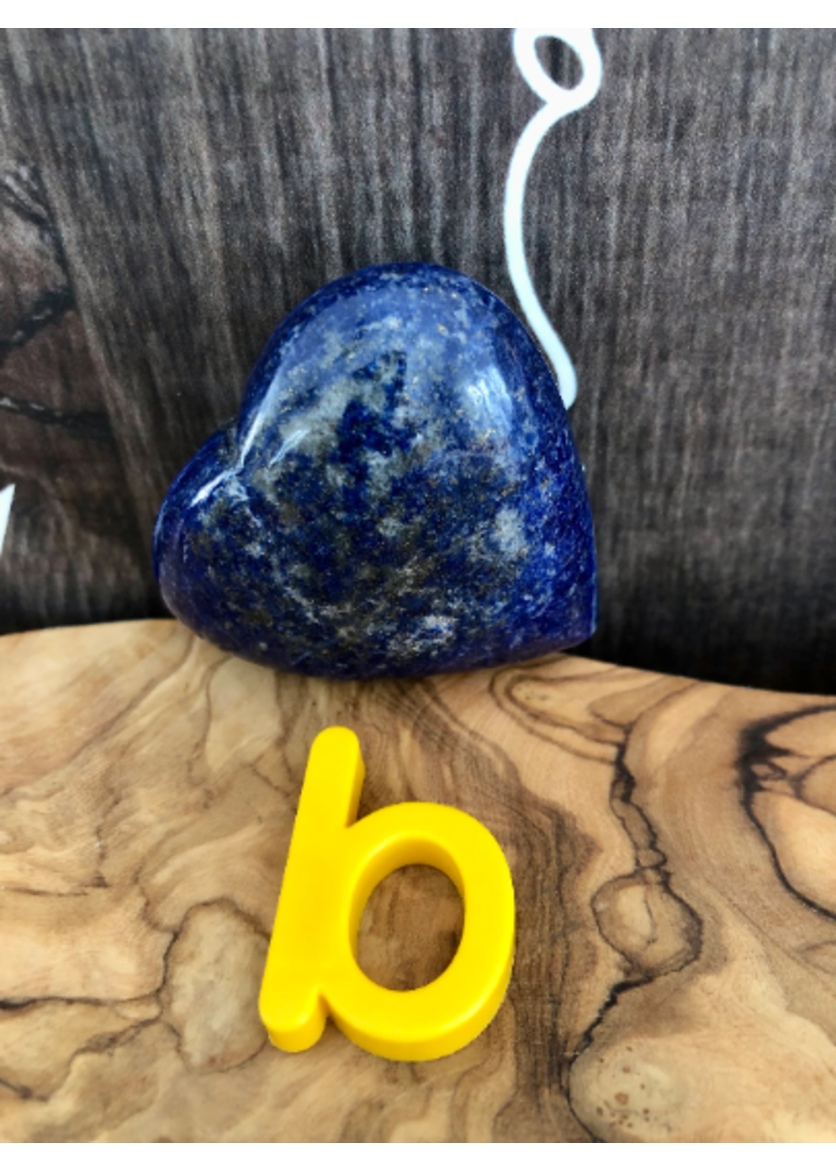 large lapis lazuli gonflé en forme de cœur, lapis-lazuli naturel du Pakistan