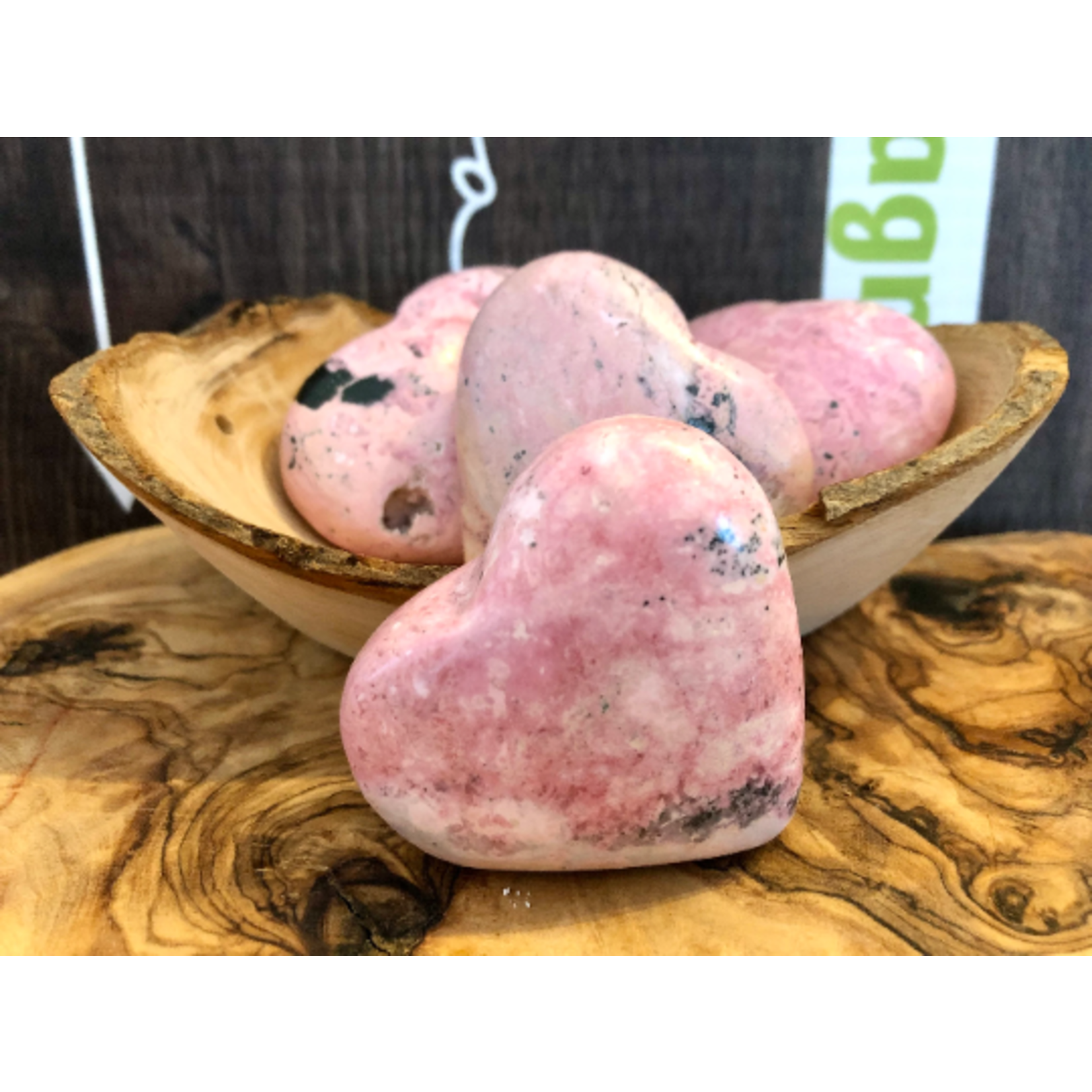 rhodonite naturelle en forme de cœur, pierre contre les traumas