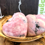 rhodonite naturelle en forme de cœur