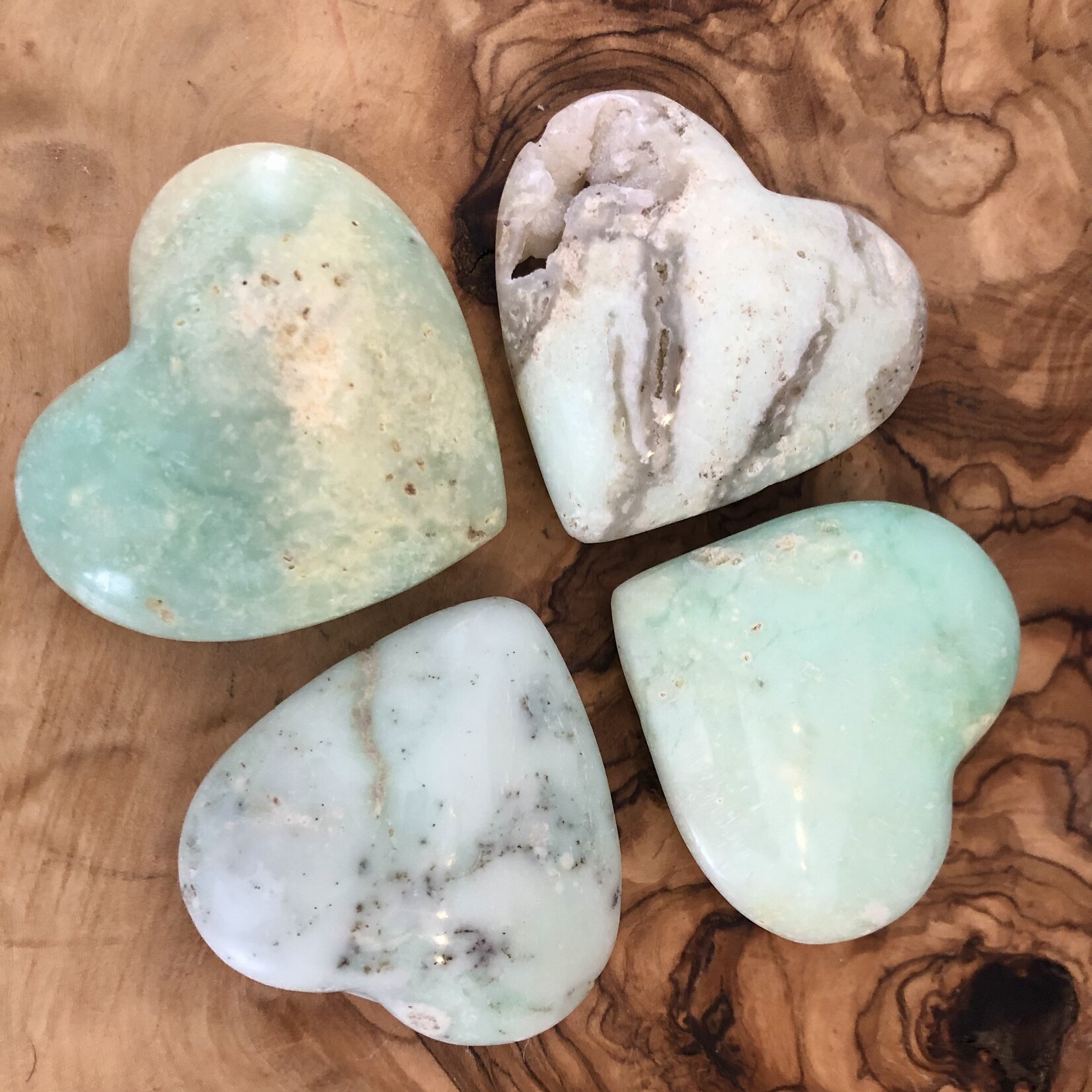 essential heart chrysoprase, detoxifies the body stimulates the liver, regulates blood pressure strengthens heart muscles, helps childbirth