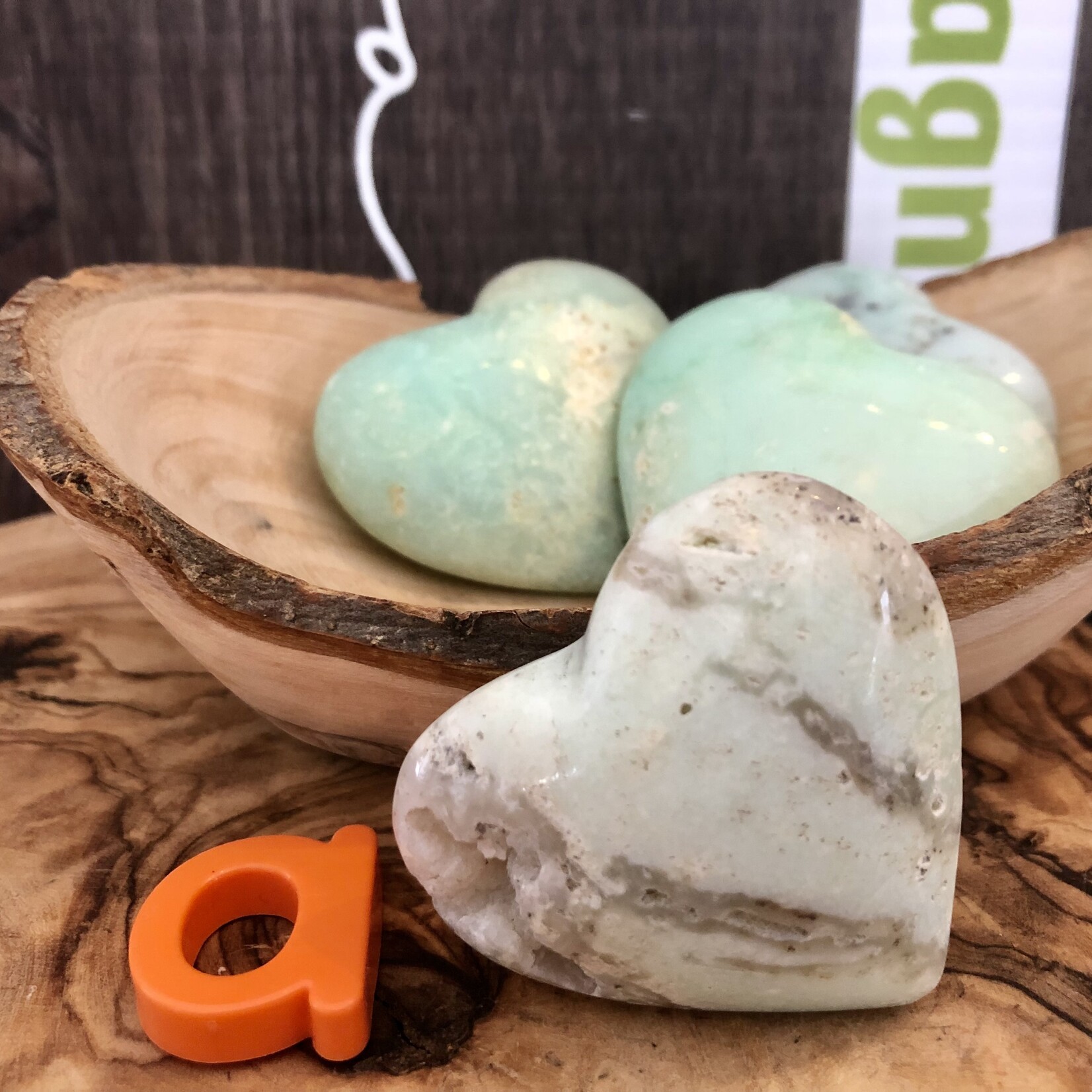 essential heart chrysoprase, detoxifies the body stimulates the liver, regulates blood pressure strengthens heart muscles, helps childbirth