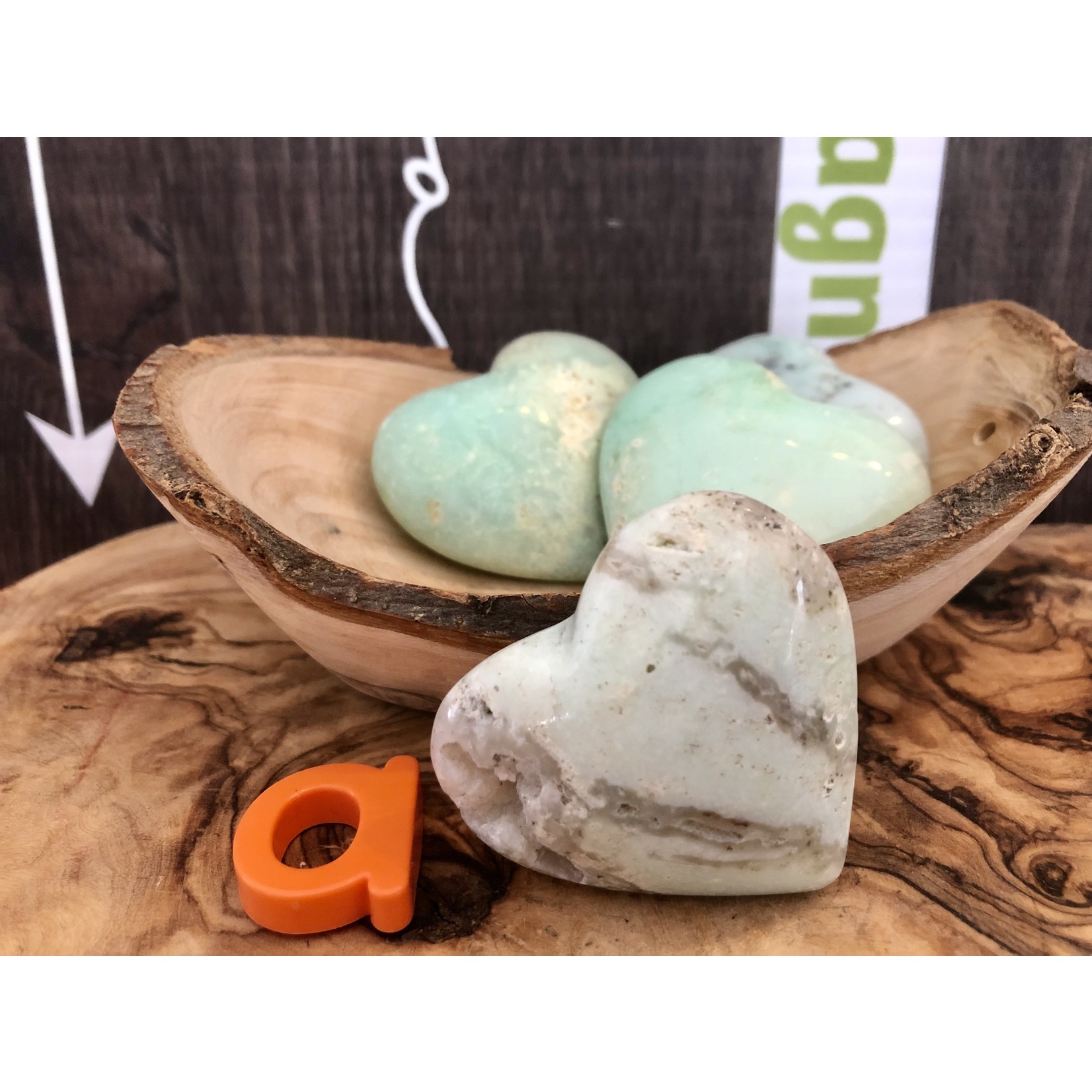 essential heart chrysoprase, detoxifies the body stimulates the liver, regulates blood pressure strengthens heart muscles, helps childbirth