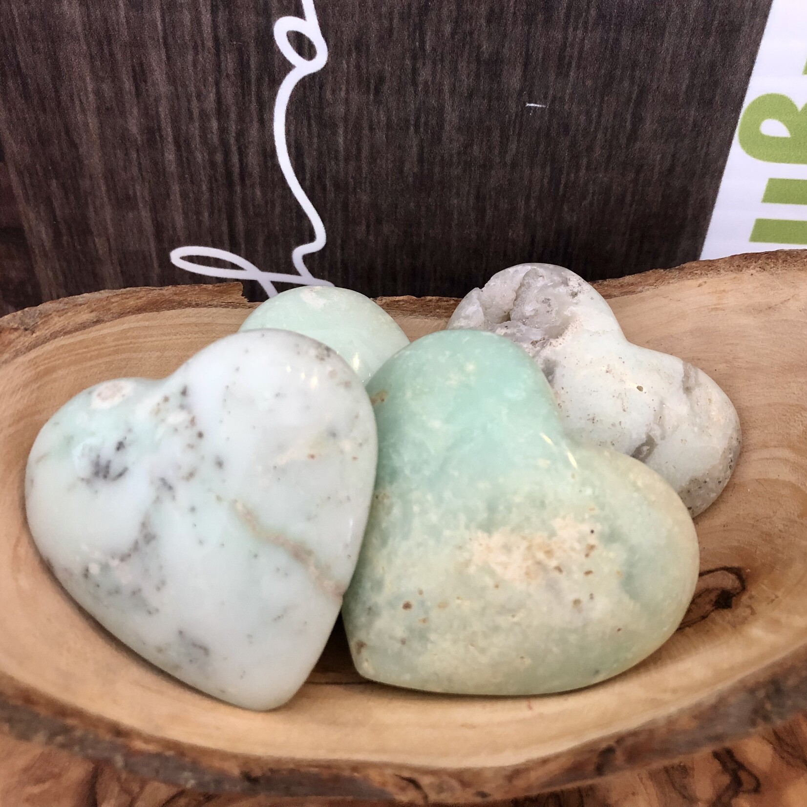 essential heart chrysoprase, detoxifies the body stimulates the liver, regulates blood pressure strengthens heart muscles, helps childbirth