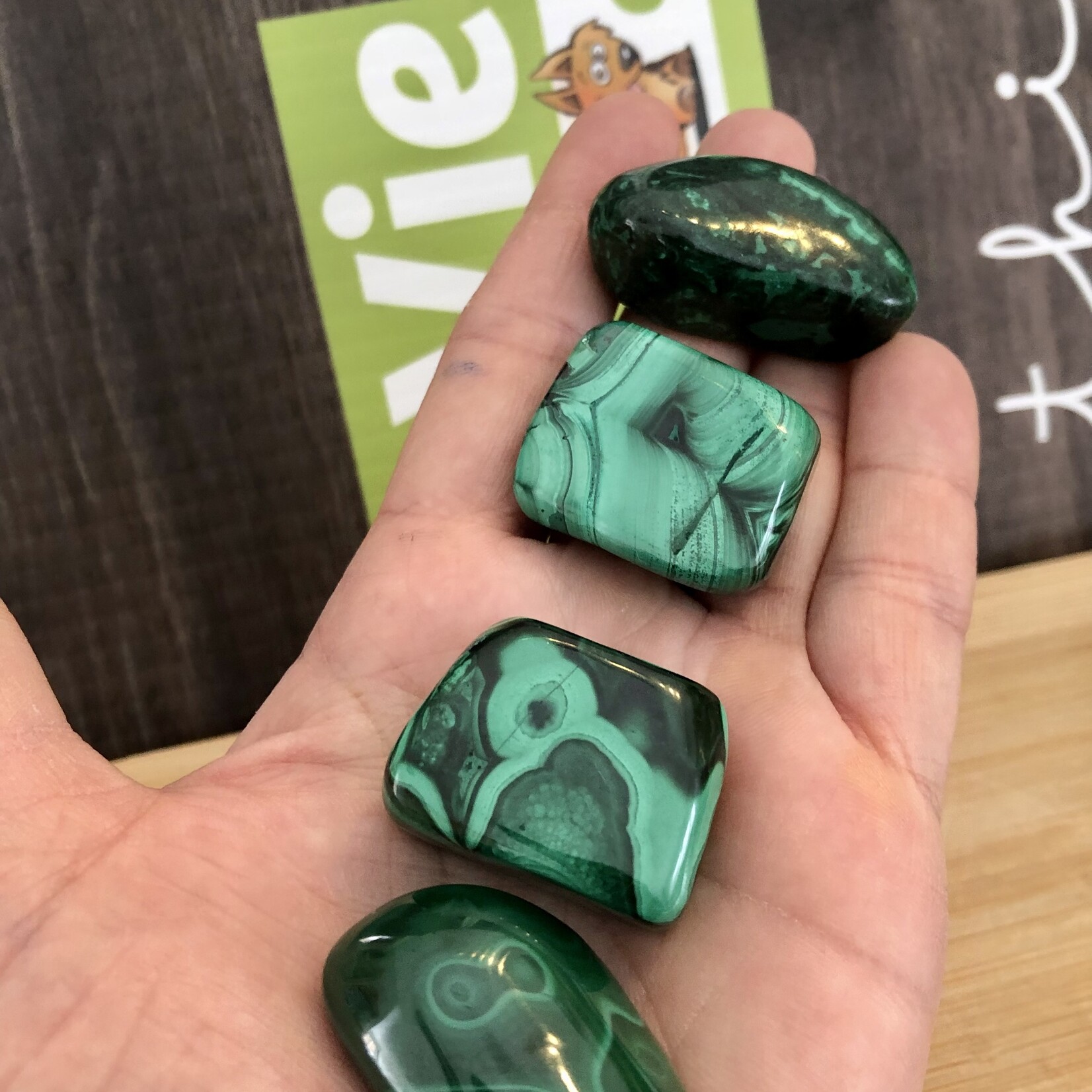 Pierre roulée en malachite de qualité supérieure - Un minéral vert luxueux pour le soulagement de la douleur et le bien-être