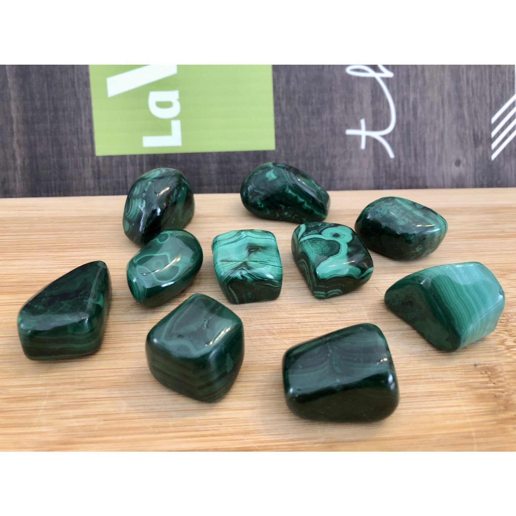 Exquisite Premium Malachite Tumbled Stone - A Luxurious Green Mineral for Pain Relief and Wellness