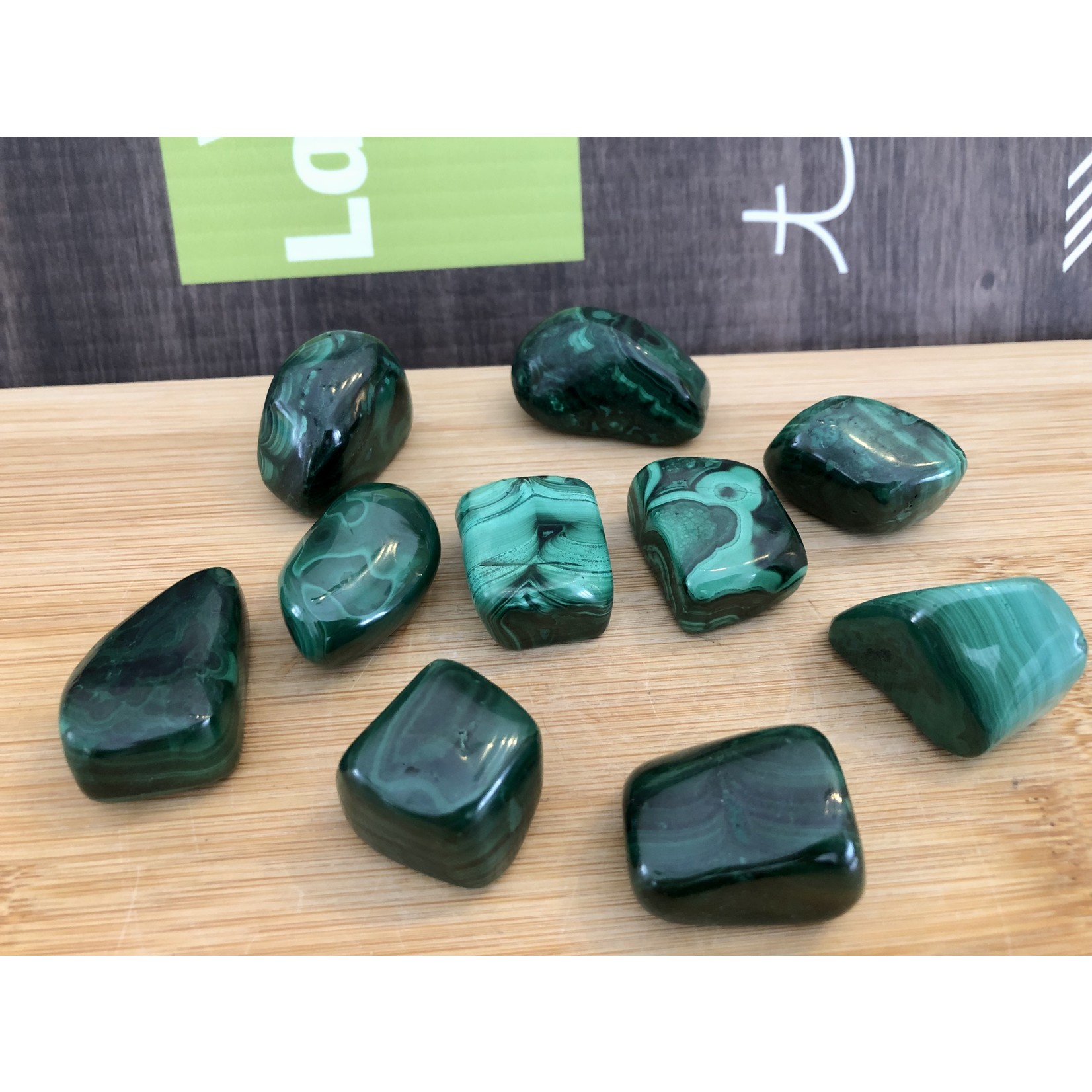 Exquisite Premium Malachite Tumbled Stone - A Luxurious Green Mineral for Pain Relief and Wellness