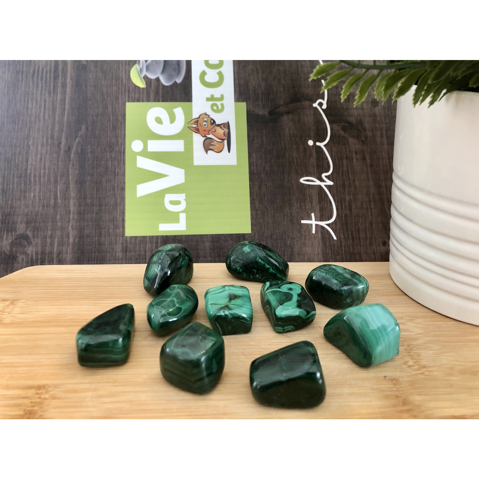 Exquisite Premium Malachite Tumbled Stone - A Luxurious Green Mineral for Pain Relief and Wellness