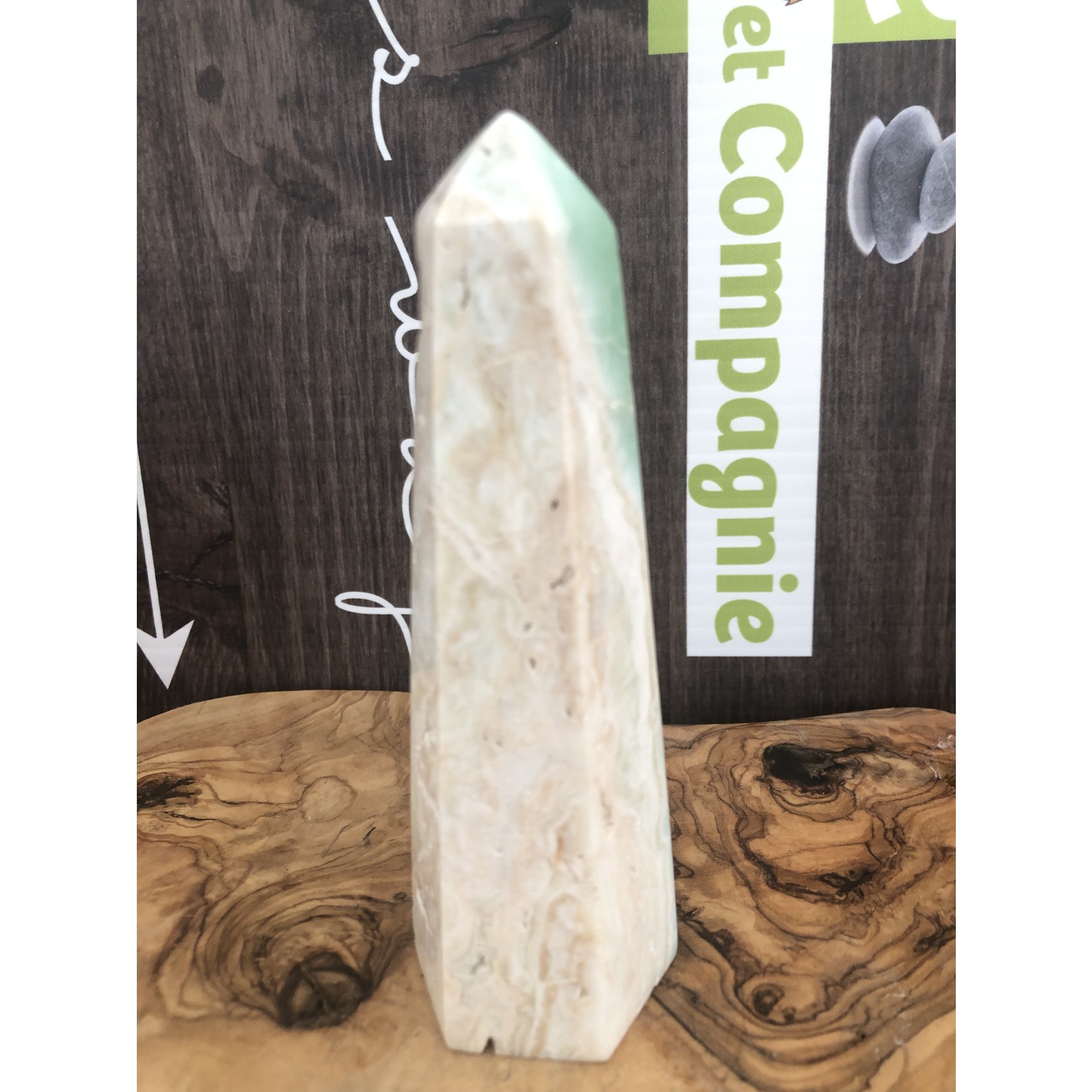 large caribbean calcite tower, purifies and aligns the chakras, balances the yin and yang energies