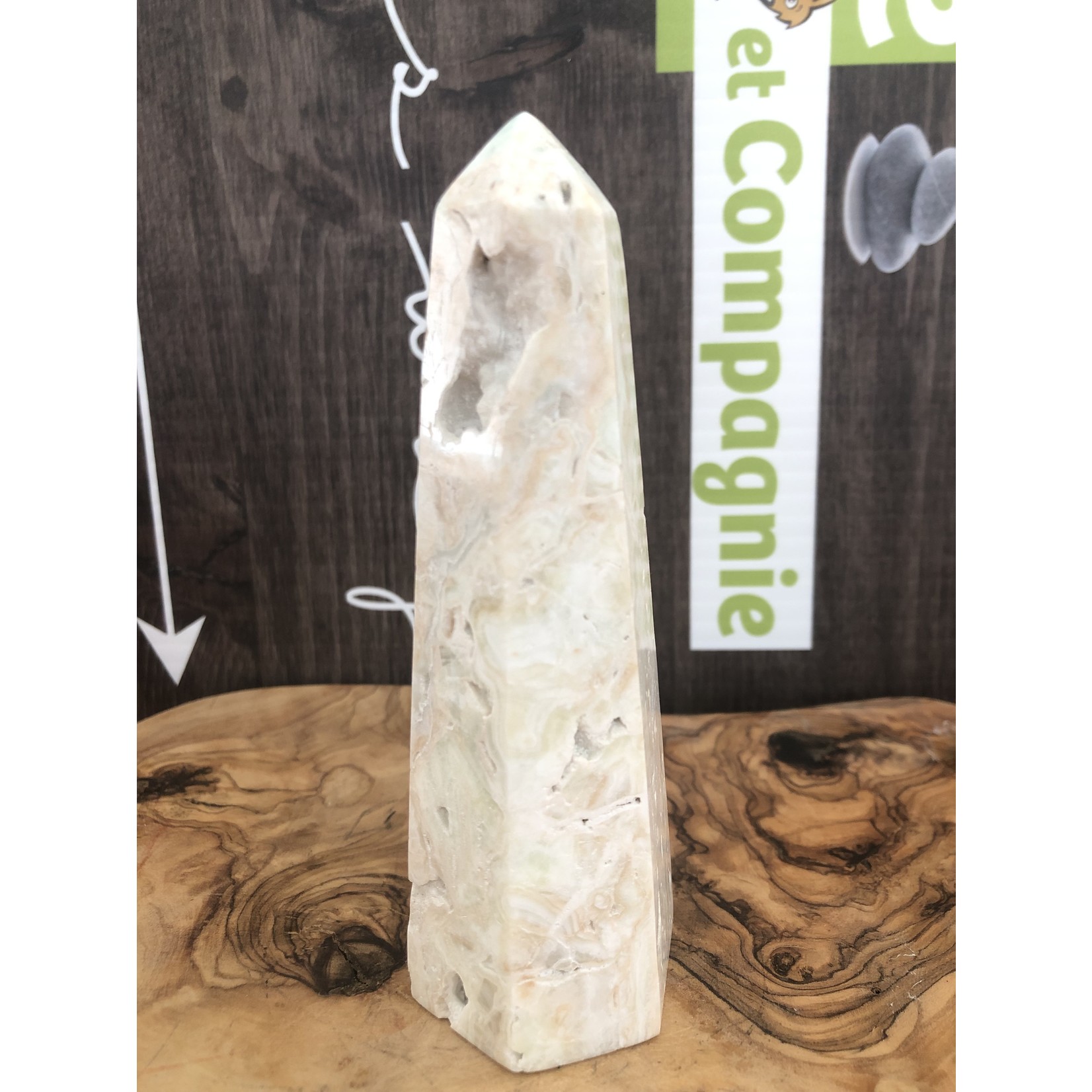 large caribbean calcite tower, purifies and aligns the chakras, balances the yin and yang energies