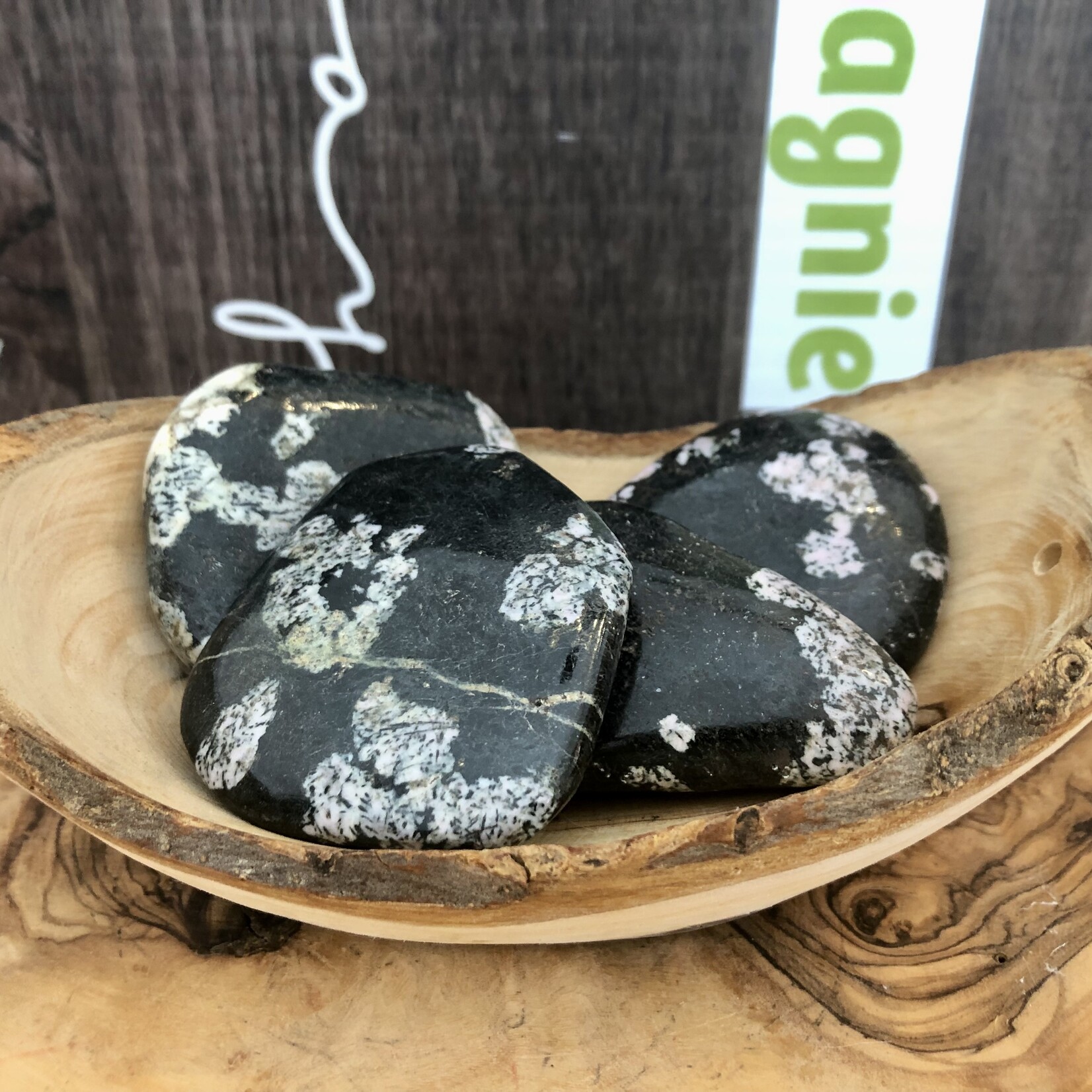 large galet obsidienne flocon de neige, obsidienne mouchetée, obsidienne étoilée, puissante idéal pour personnes fragiles