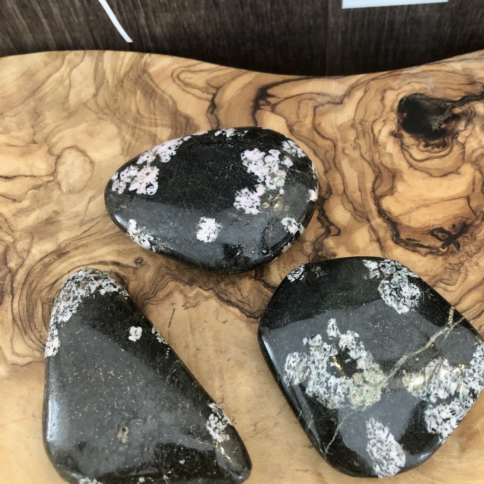 large galet obsidienne flocon de neige, obsidienne mouchetée, obsidienne étoilée, puissante idéal pour personnes fragiles