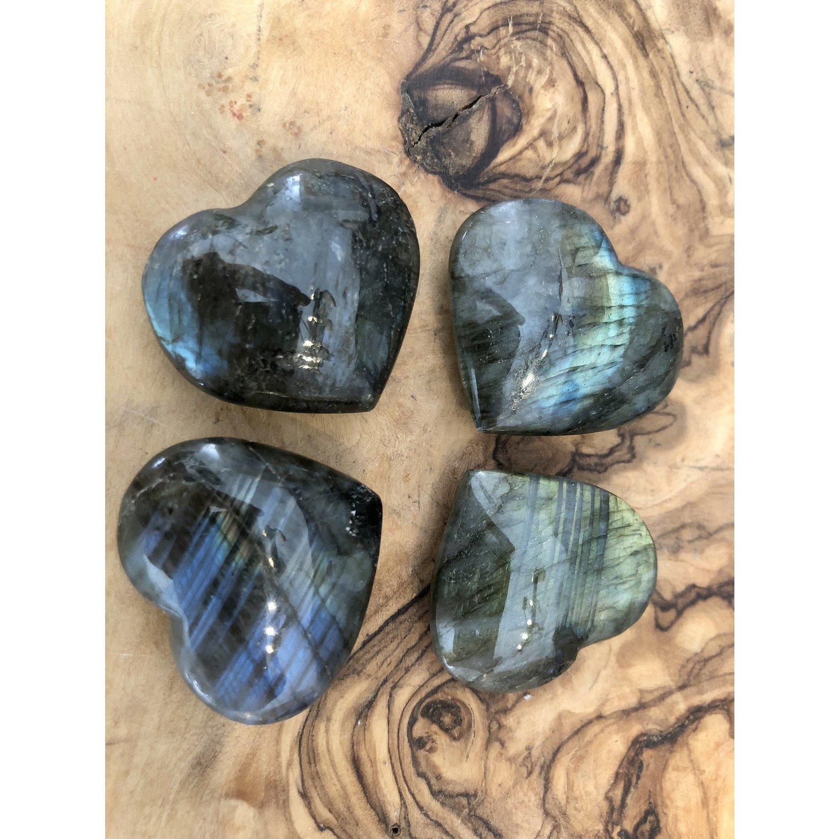 mignon cœur de labradorite, est un compagnon utile par le changement, donnant force et persévérance