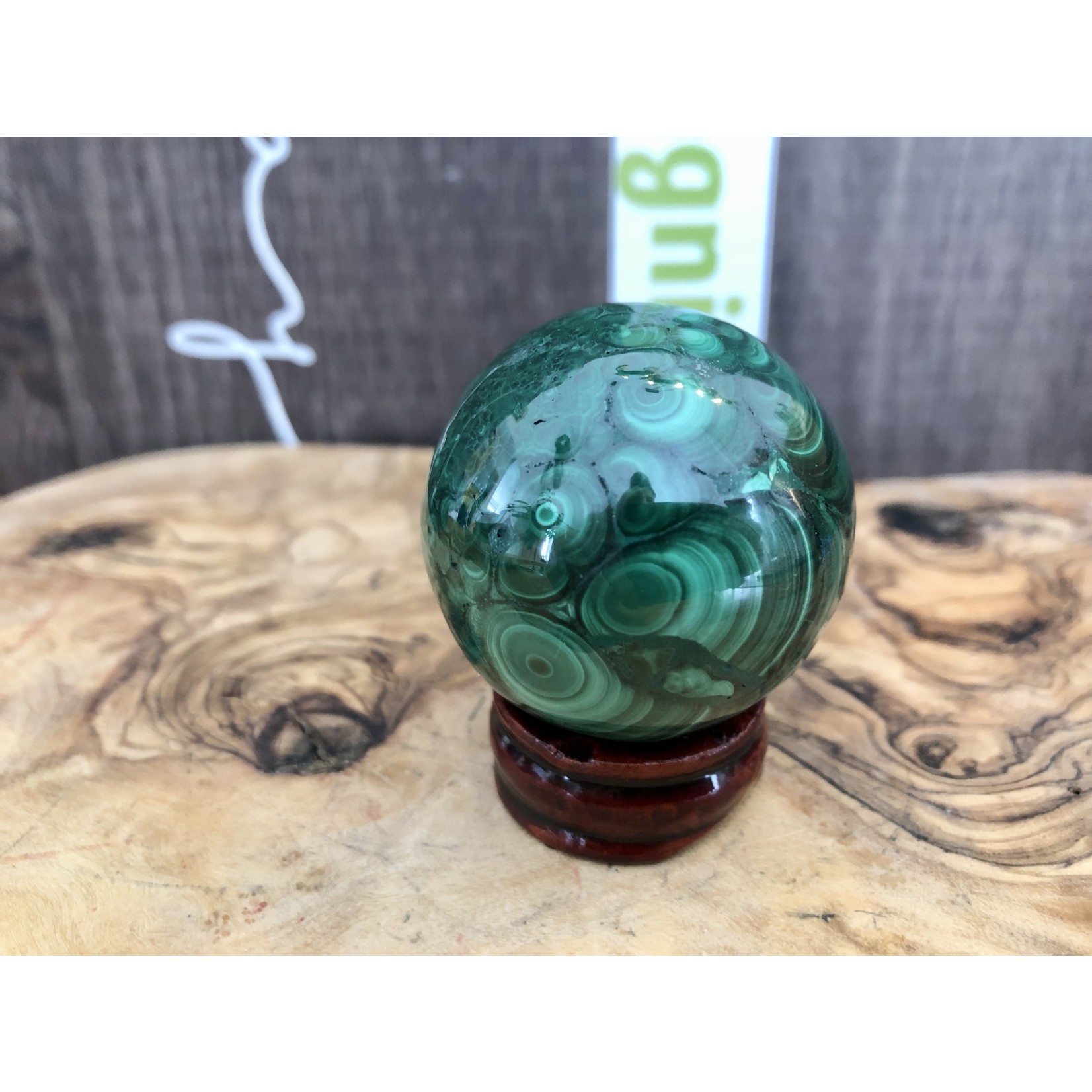 perfect dark malachite sphere, malachite is a stone linked to the heart chakra, it harmonizes our emotions and improves our relationships