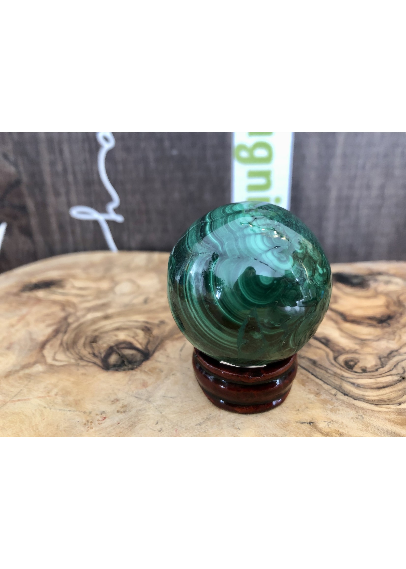perfect dark malachite sphere, malachite is a stone linked to the heart chakra, it harmonizes our emotions and improves our relationships