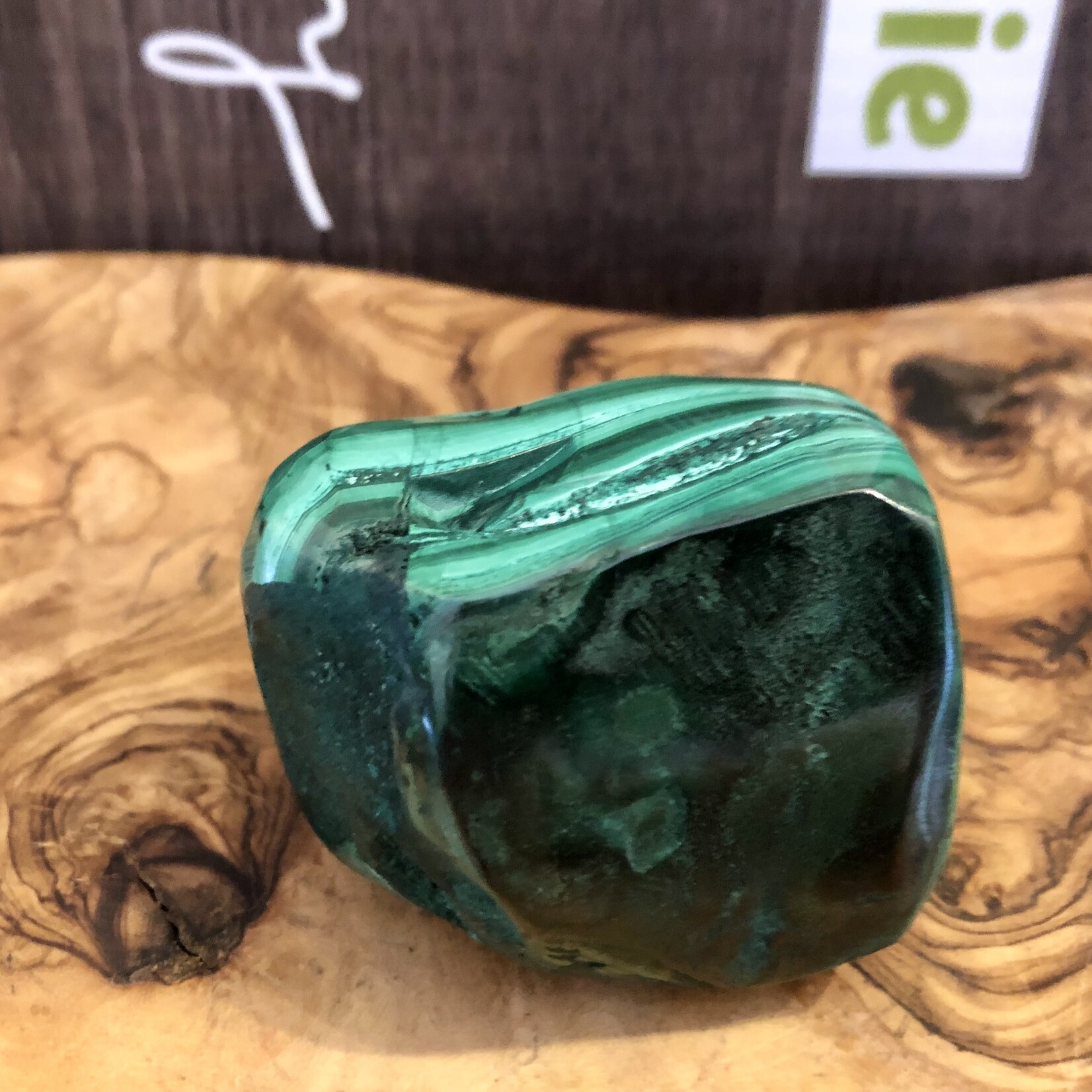 energizing malachite free form, it improves self-confidence