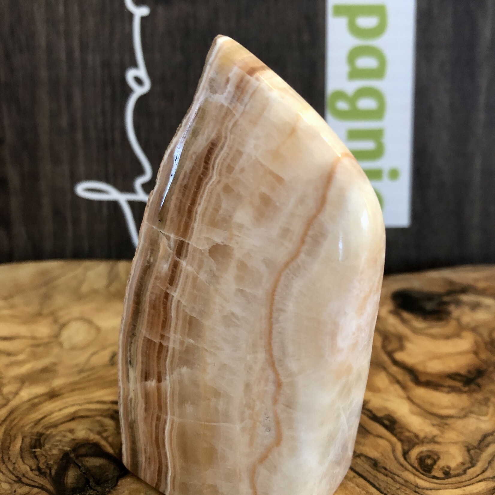 douce calcite à bandes polie, calcite orange, aide à accéder à un guidage supérieur et à sa connexion à l'ensemble