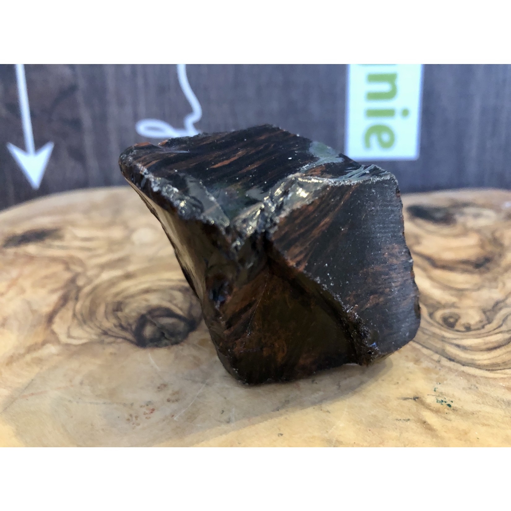 magnifique obsidienne mahogany polie, obsidienne acajou, utilisée pour soulager divers types de douleurs comme courbatures ou crampes musculaires