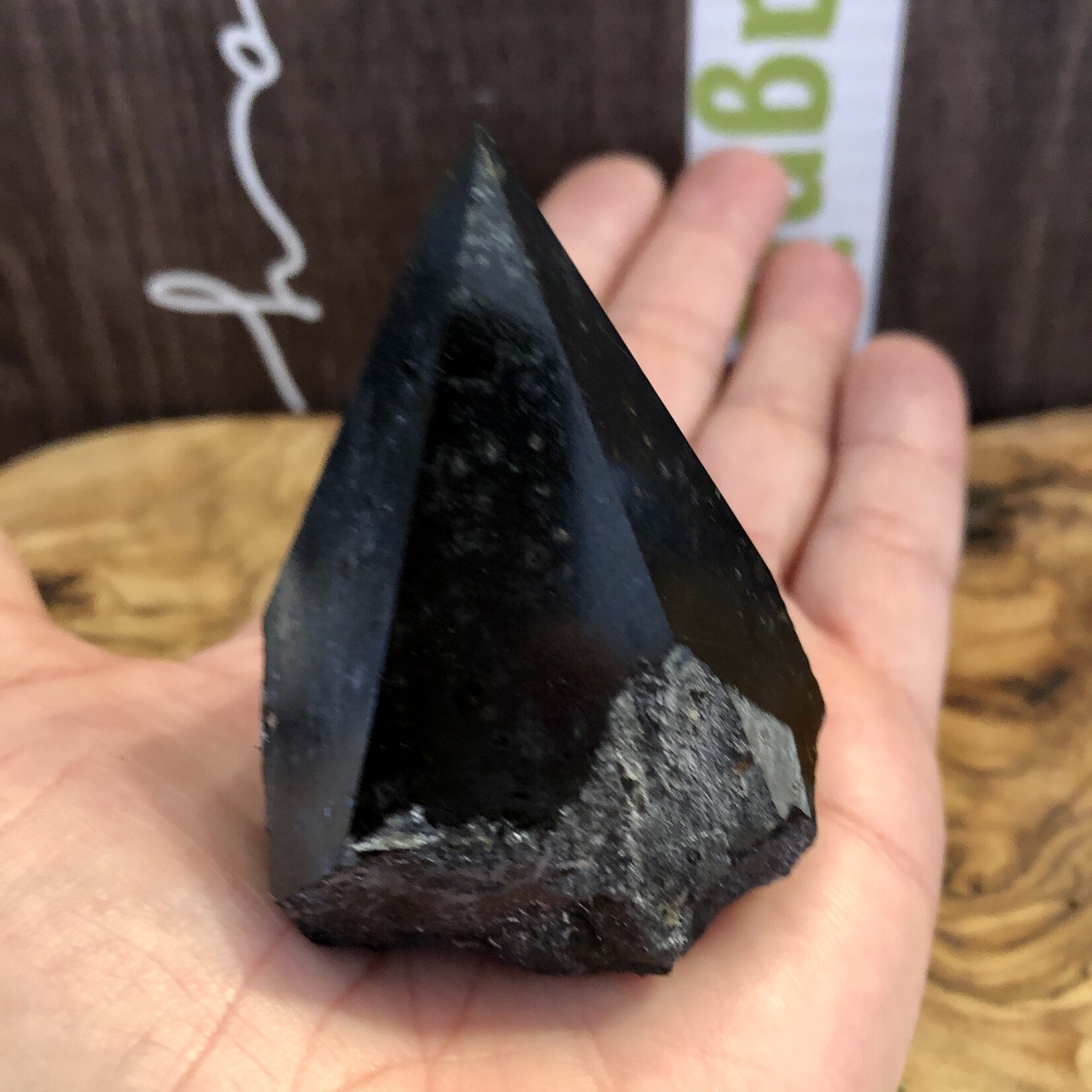 Tourmaline noire polie naturelle - Chakra racine et énergie de mise à la terre