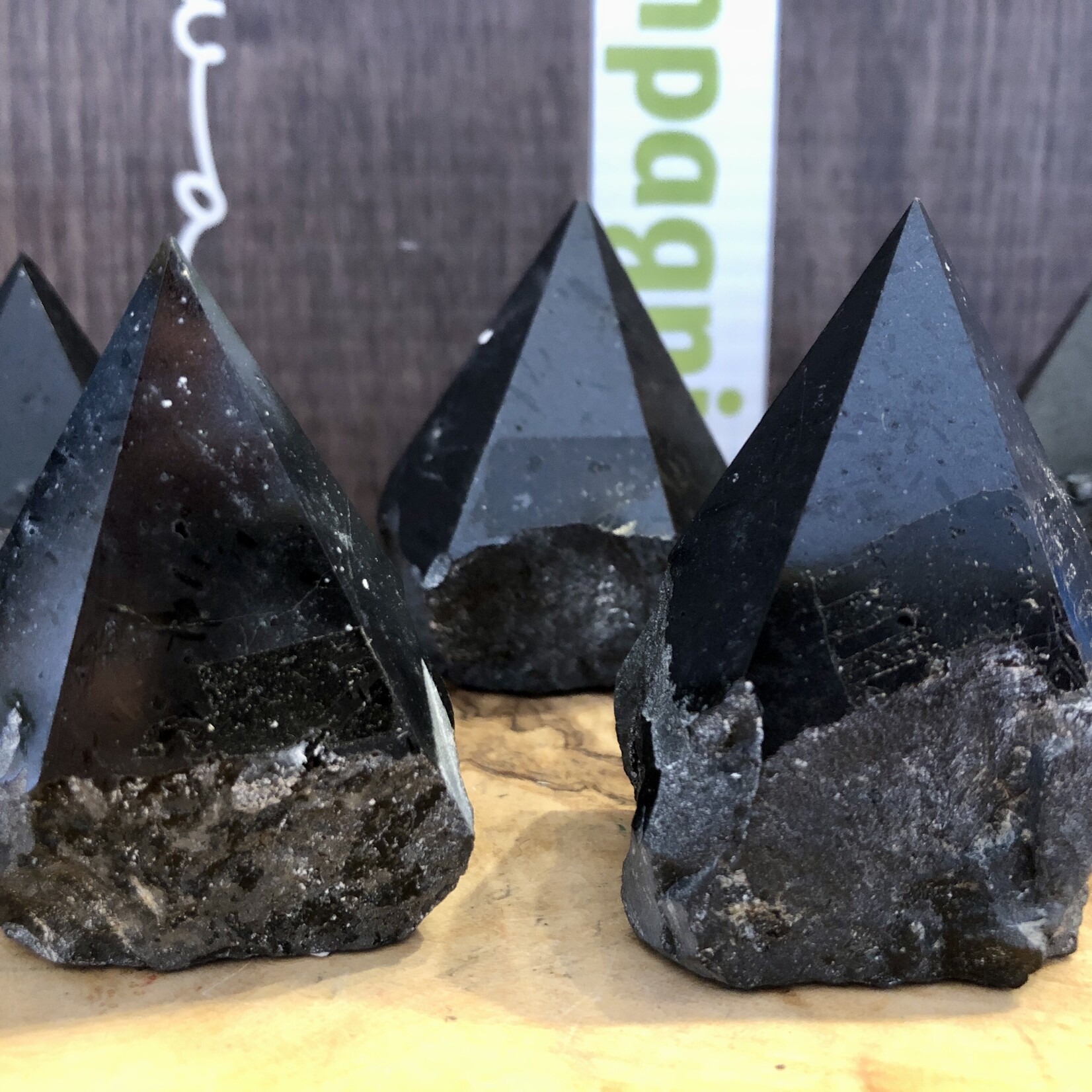 Tourmaline noire polie naturelle - Chakra racine et énergie de mise à la terre