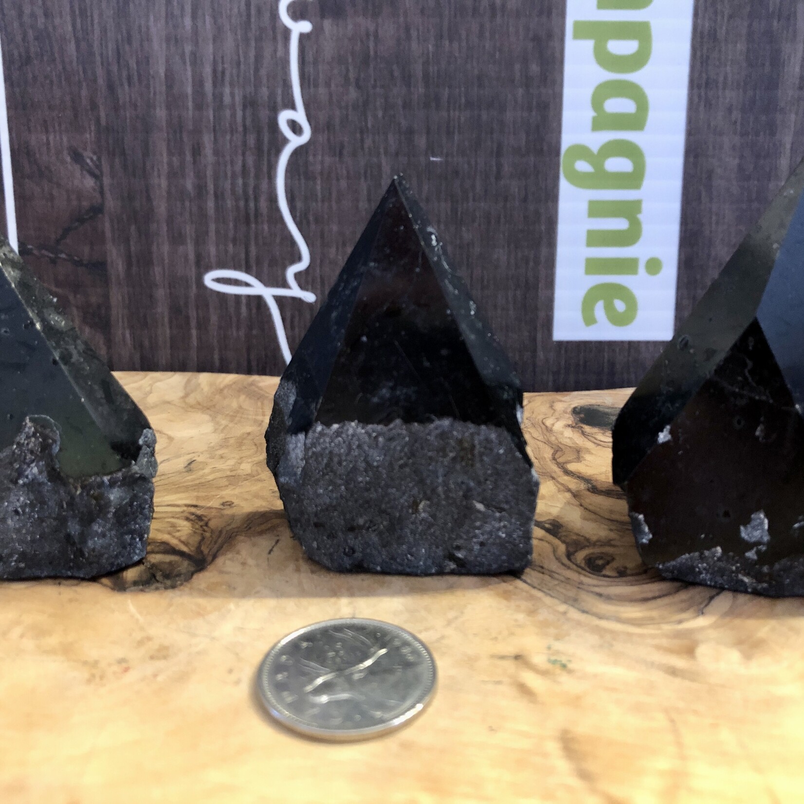 Tourmaline noire polie naturelle - Chakra racine et énergie de mise à la terre