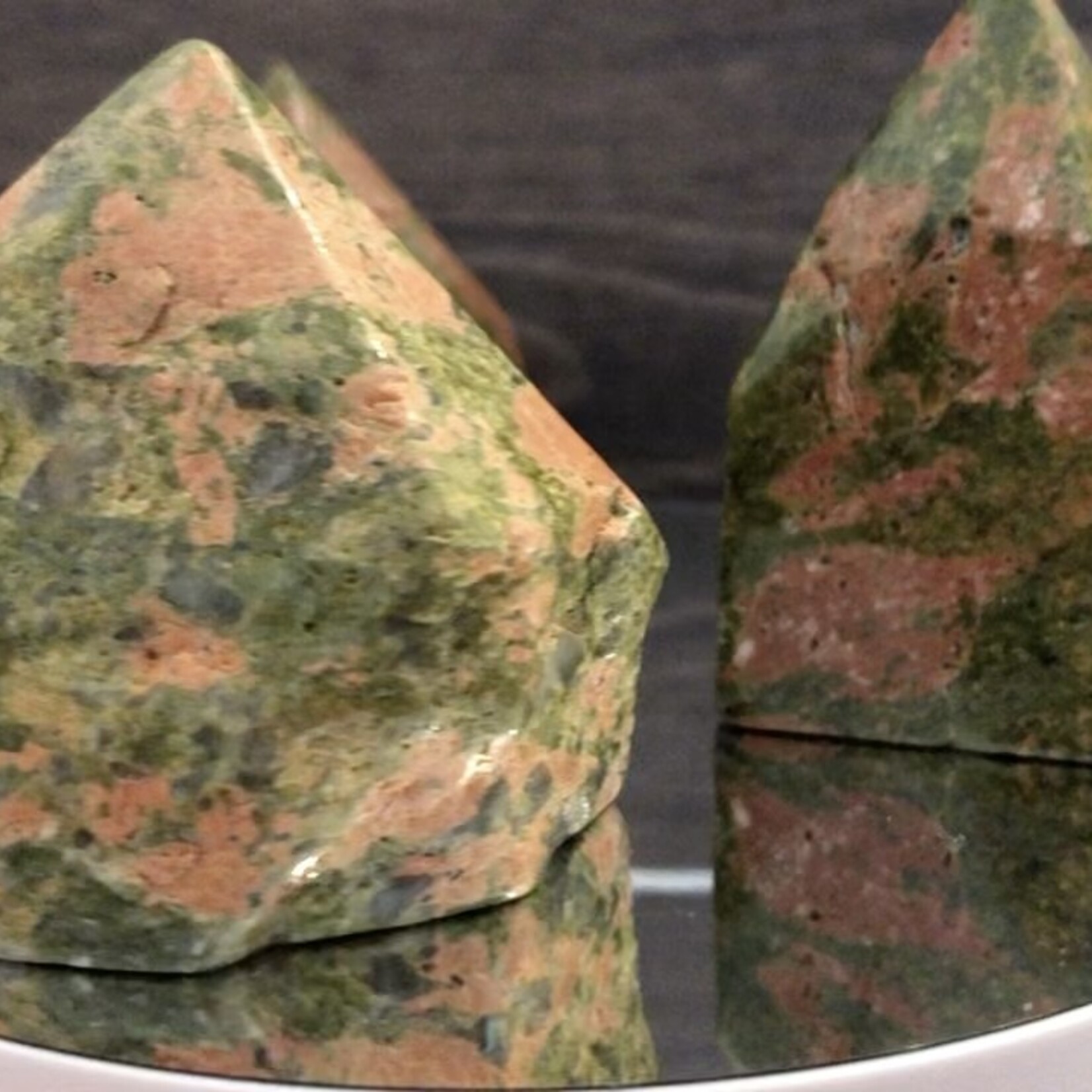 soft polished unakite stone, excellent support that helps us overcome our failures and free ourselves from the past or traumatic events