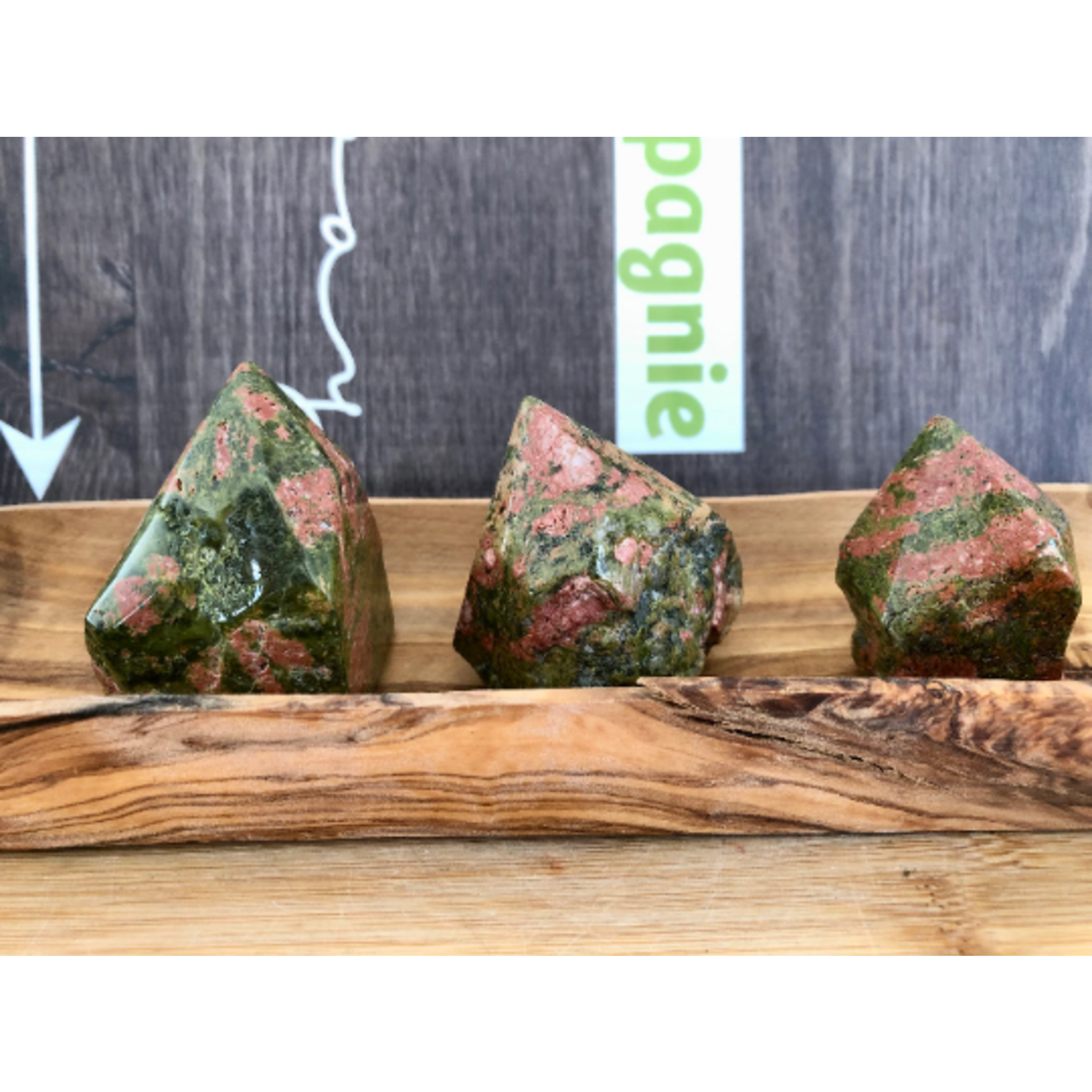 soft polished unakite stone, excellent support that helps us overcome our failures and free ourselves from the past or traumatic events