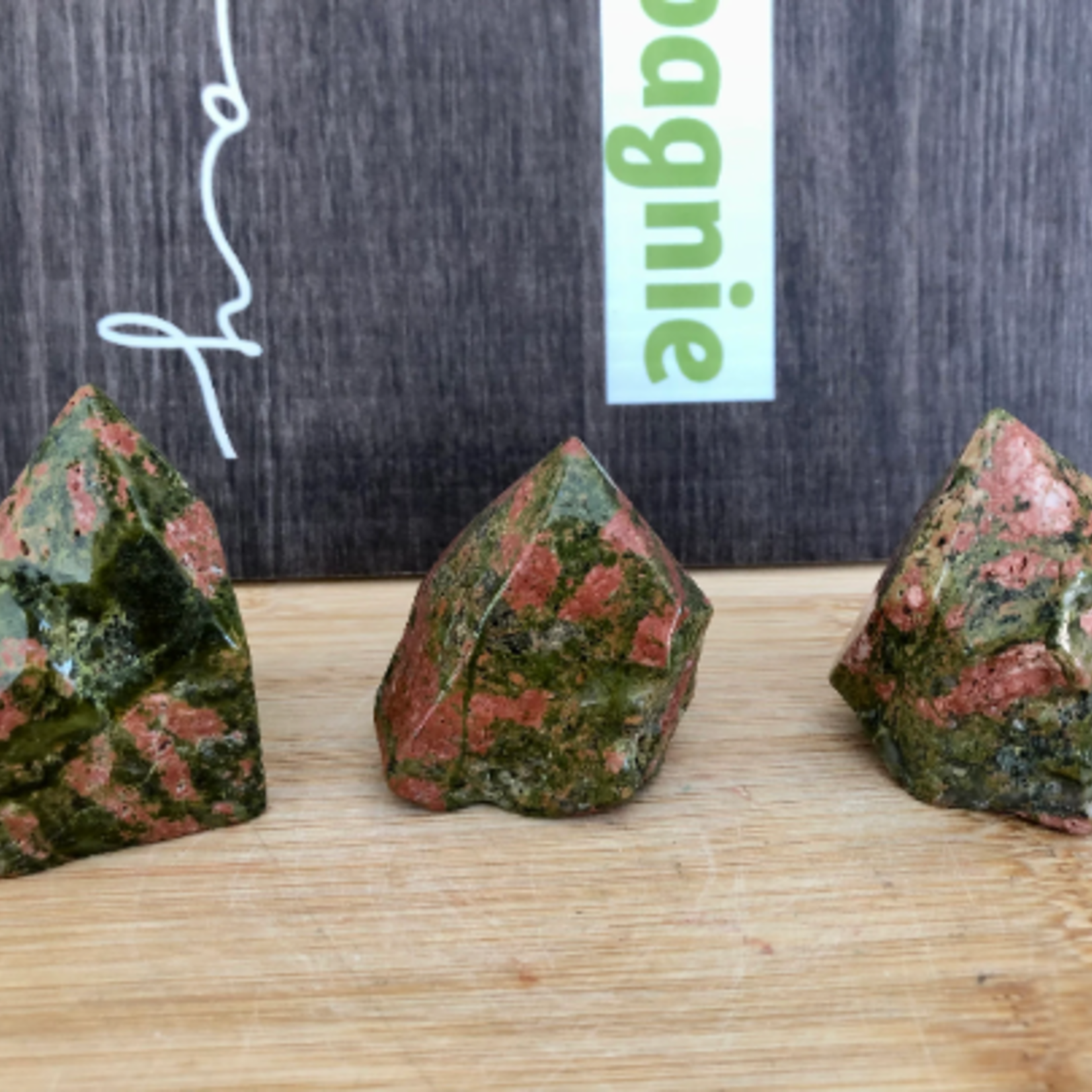 soft polished unakite stone, excellent support that helps us overcome our failures and free ourselves from the past or traumatic events