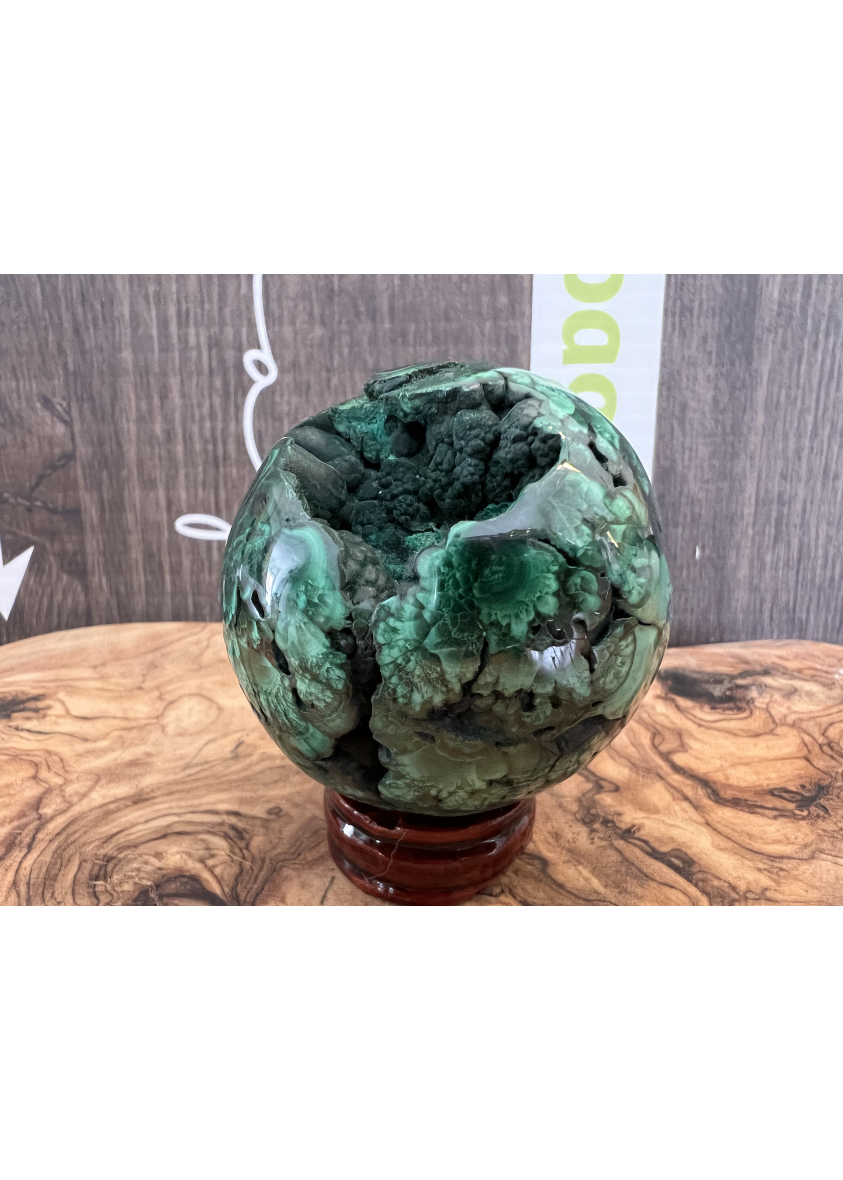 amazing malachite sphere with clusters , large sphère, stone linked to the heart chakra, harmonizes our emotions improves our relationships