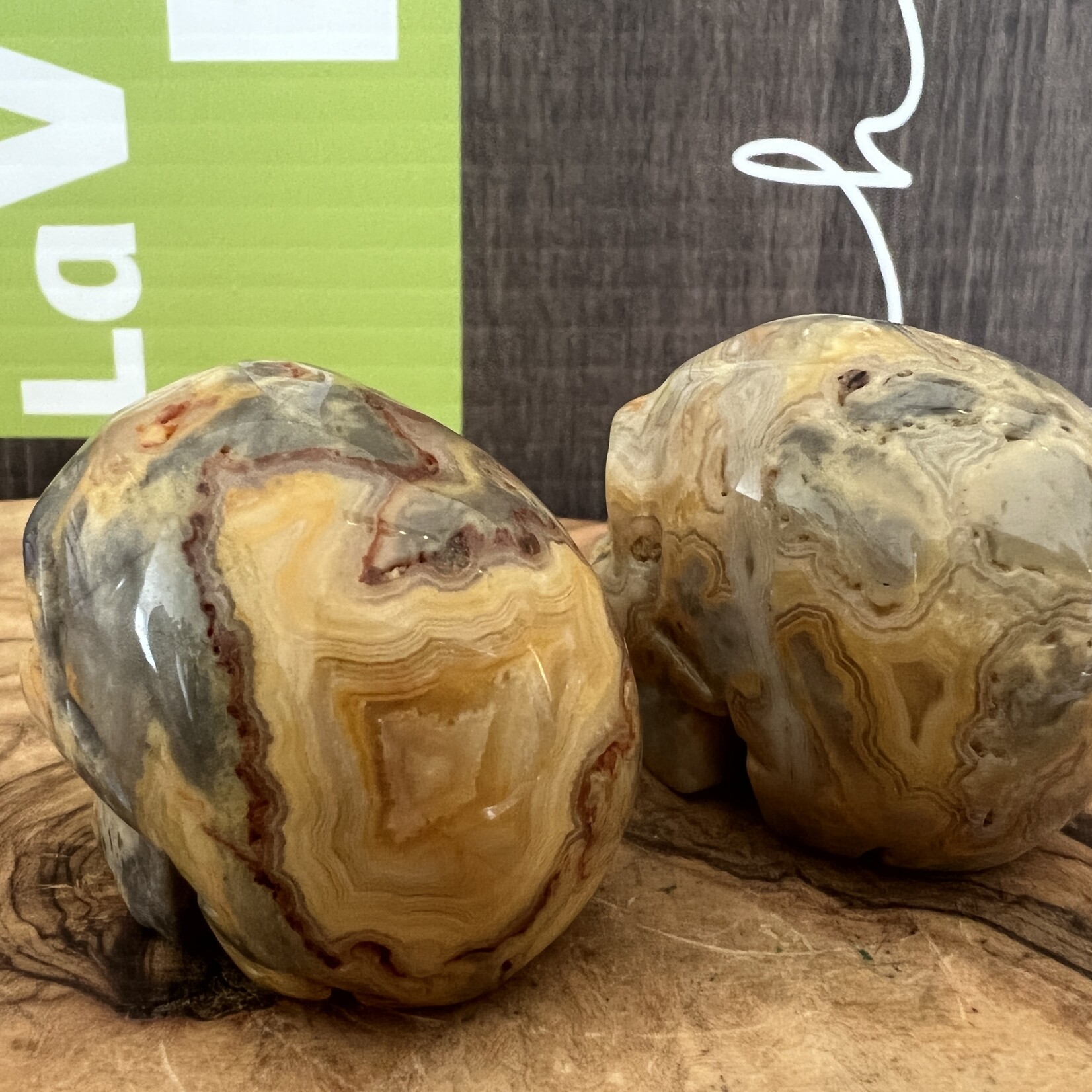 crâne agate dentelle folle, tête de mort agate crazy lace, communément appelée la "pierre du rire" ou la "dentelle heureuse"