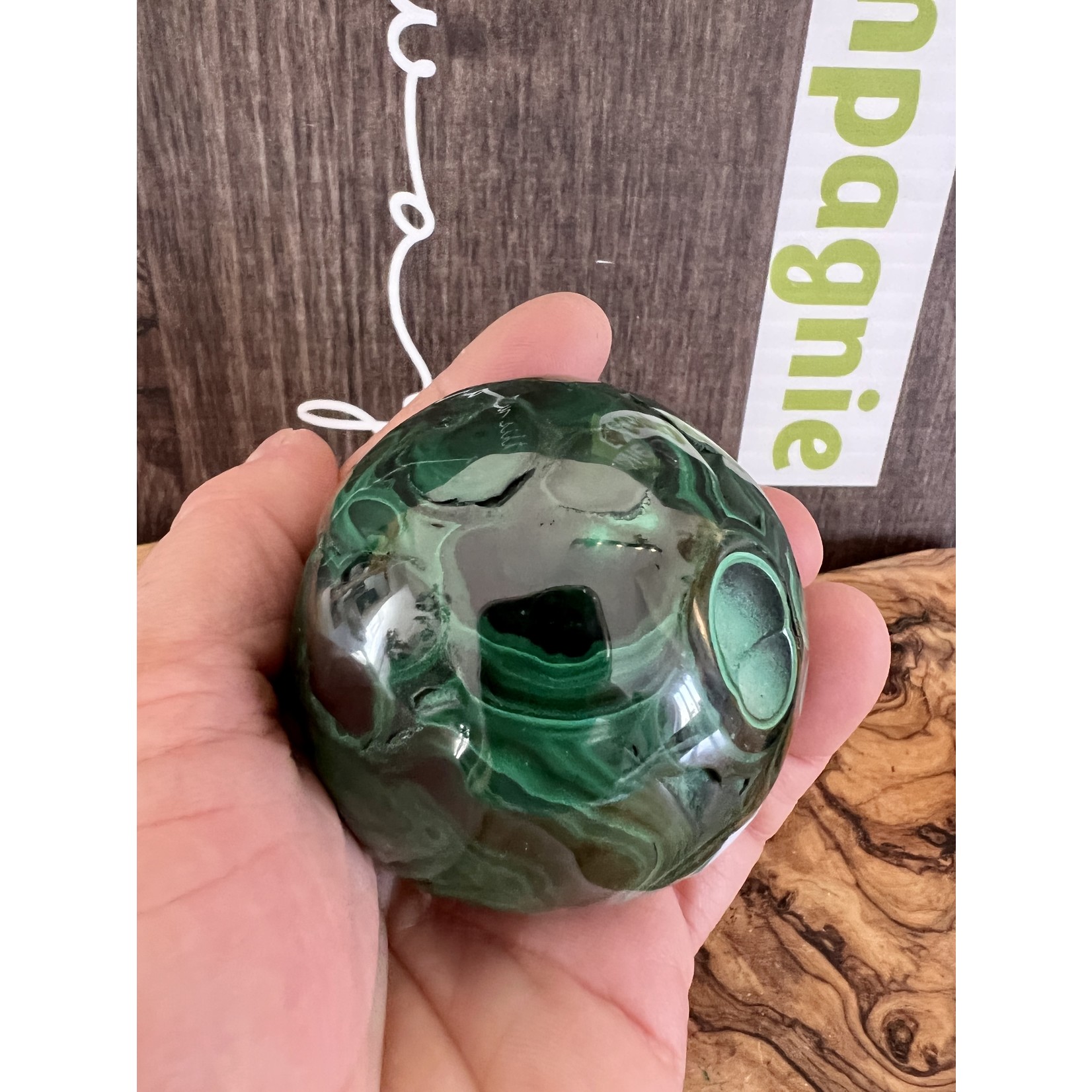 amazing malachite sphere with clusters , large sphère, stone linked to the heart chakra, harmonizes our emotions improves our relationships