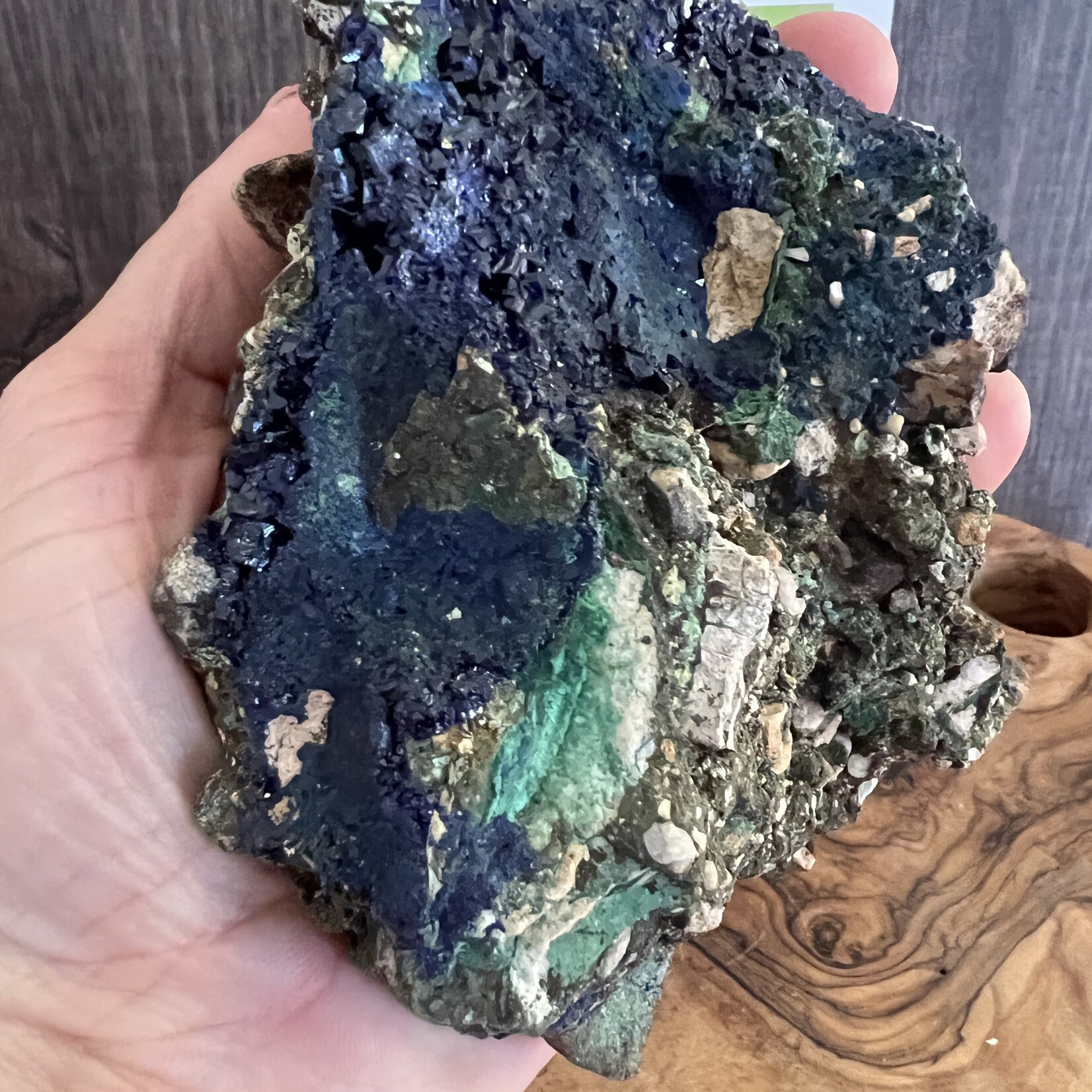 Spécimen vibrant d'azurite et de malachite - Synergie de teintes bleues et d'harmonie naturelle, améliore l'intégration du système corporel