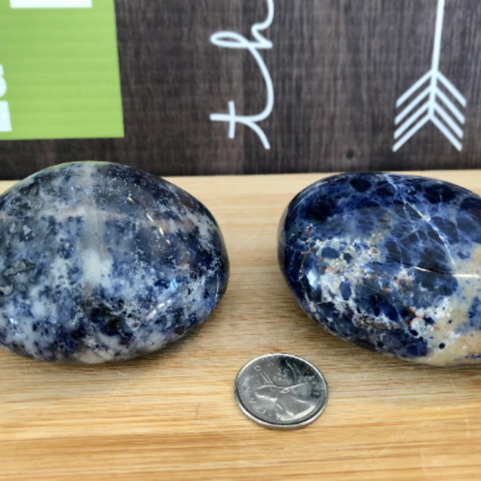 soft sodalite palm stone polished, if you are hypersensitive, is made for you and will accompany you in the channeling of this feeling