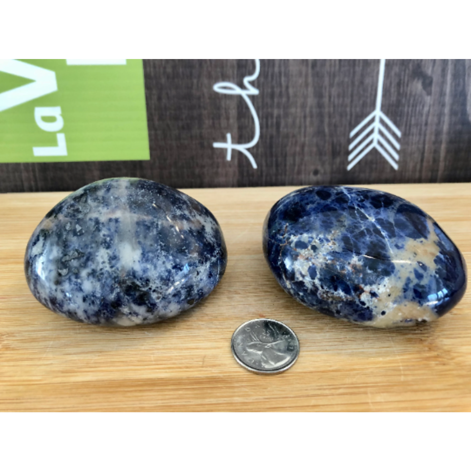 soft sodalite palm stone polished, if you are hypersensitive, is made for you and will accompany you in the channeling of this feeling