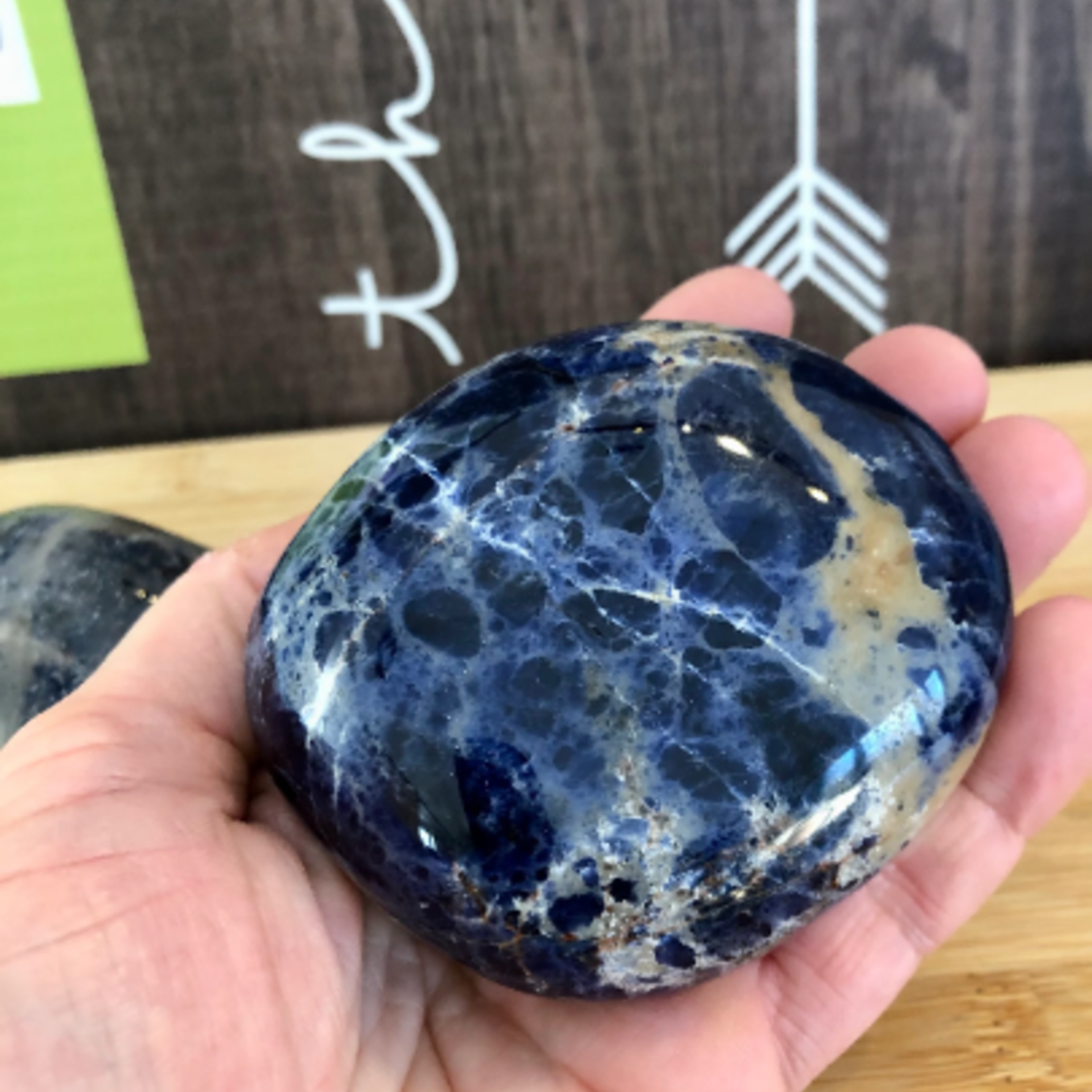 soft sodalite palm stone polished, if you are hypersensitive, is made for you and will accompany you in the channeling of this feeling