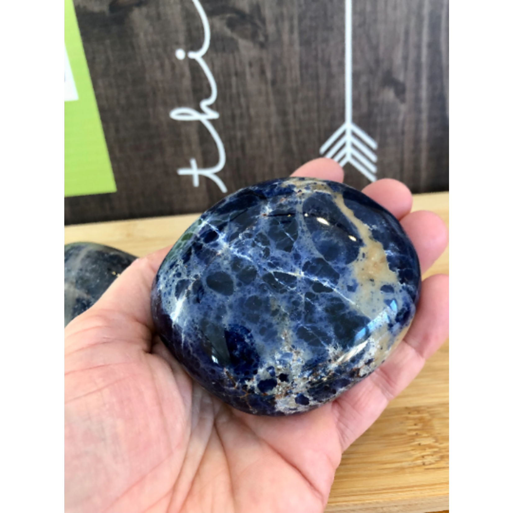 soft sodalite palm stone polished, if you are hypersensitive, is made for you and will accompany you in the channeling of this feeling