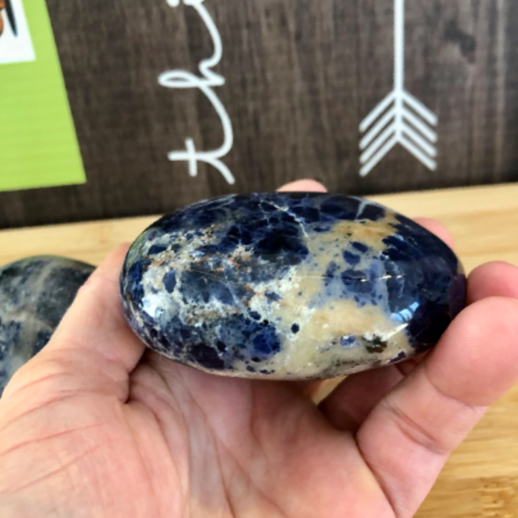 soft sodalite palm stone polished, if you are hypersensitive, is made for you and will accompany you in the channeling of this feeling