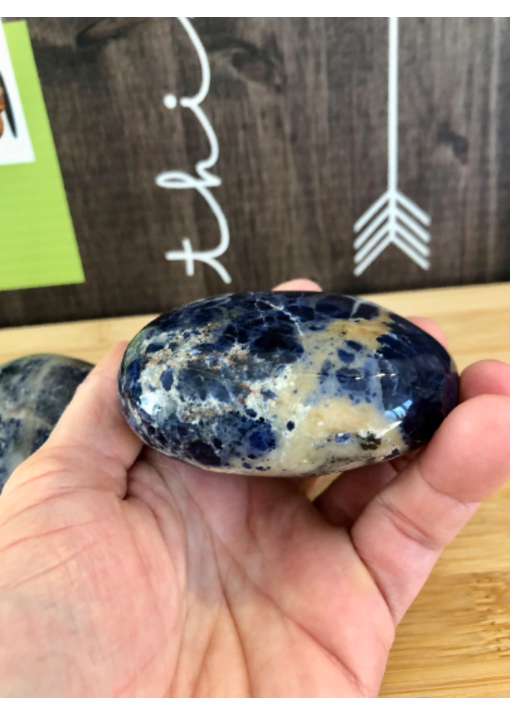 soft sodalite palm stone polished, if you are hypersensitive, is made for you and will accompany you in the channeling of this feeling