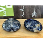 doux galet sodalite poli