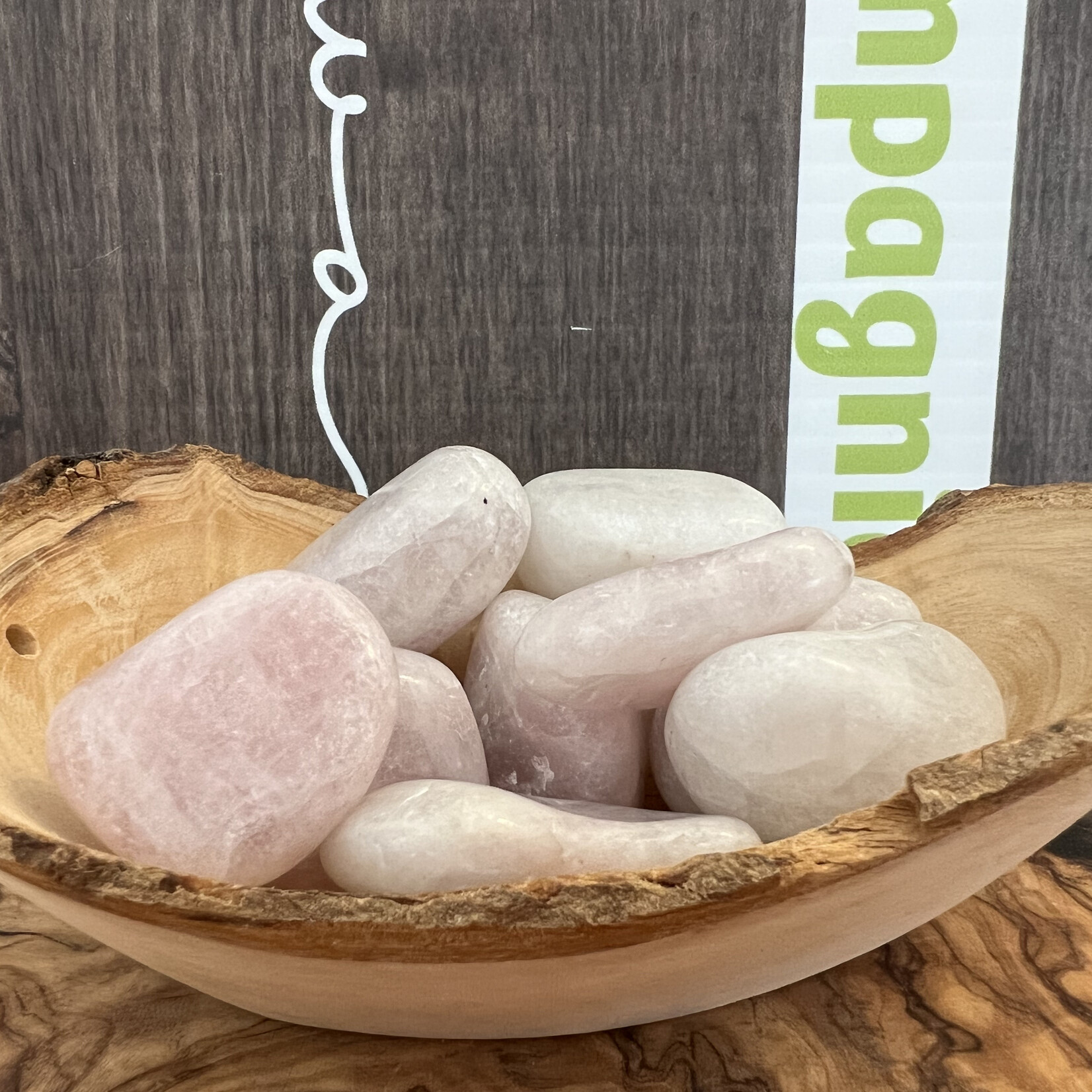 kunzite pierre roulée, utilisée pour calmer les migraines, douleurs cervicales dues à la tension artérielle, l'épuisement ou le surmenage